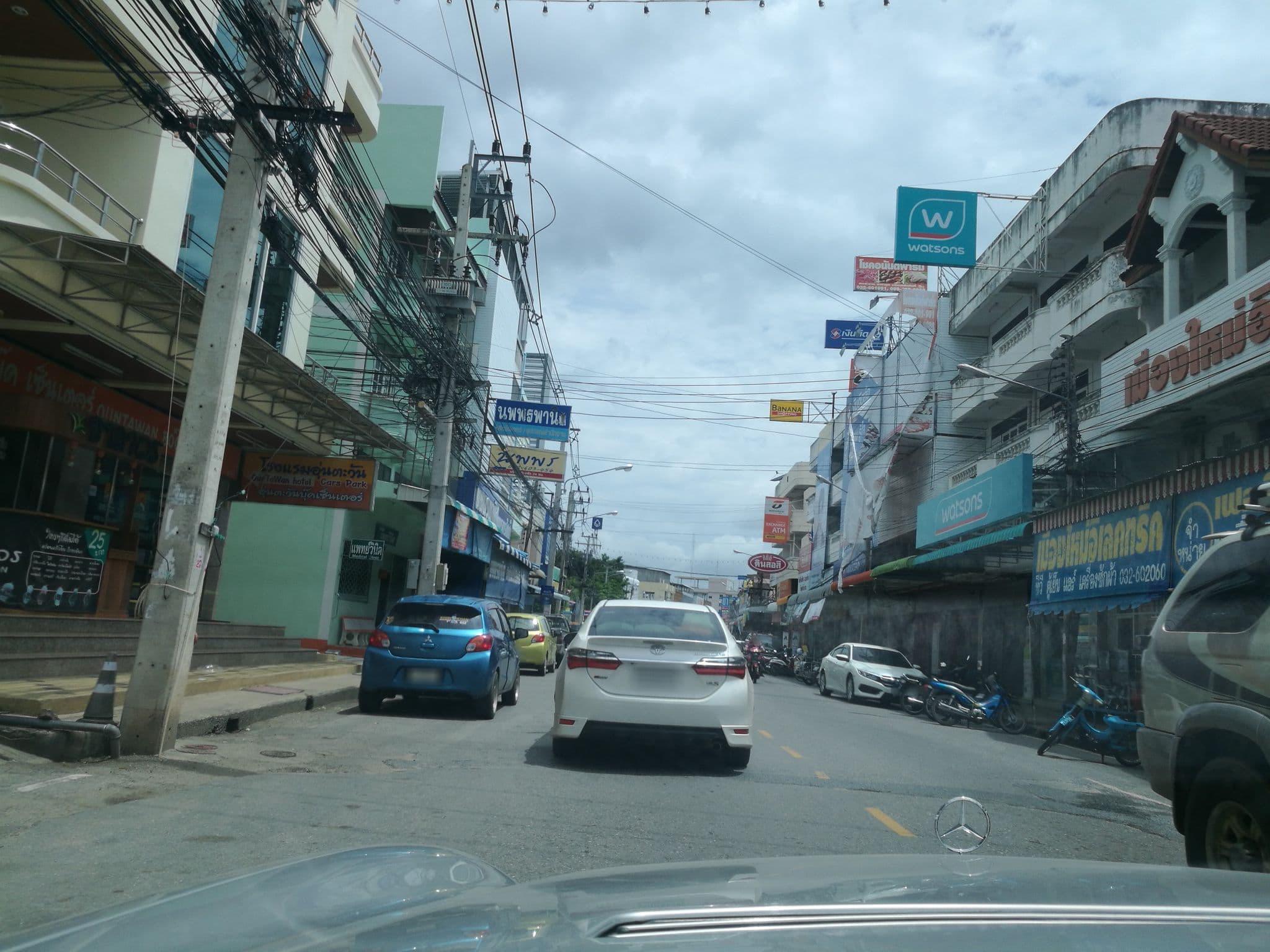 Street view near Oun Tawan Hotel, Prachuap Khiri Khan — © ratirat (CC BY-SA · Mapillary)