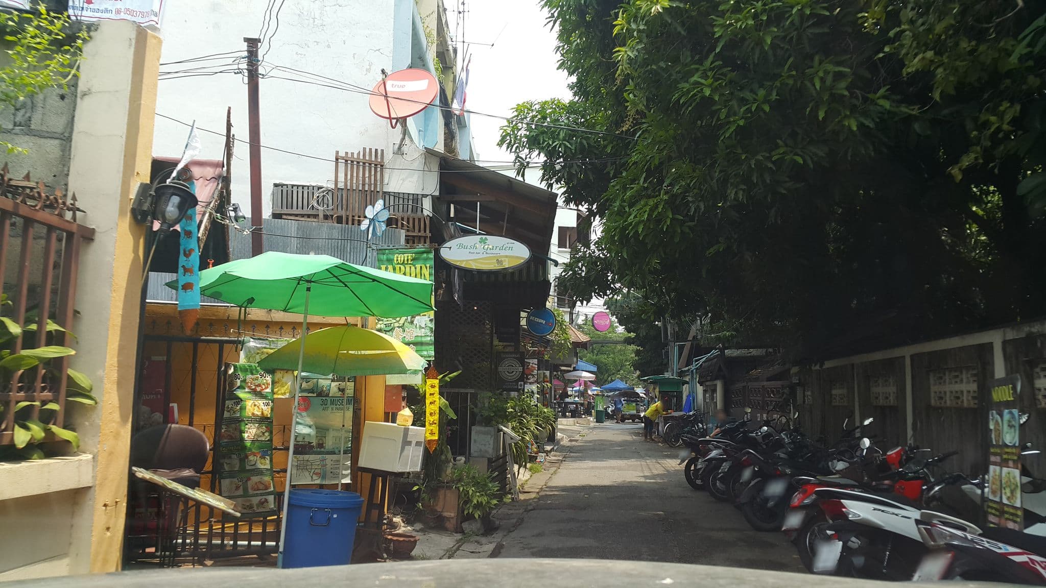 Street view near Robotist Hostel, Chiang Mai