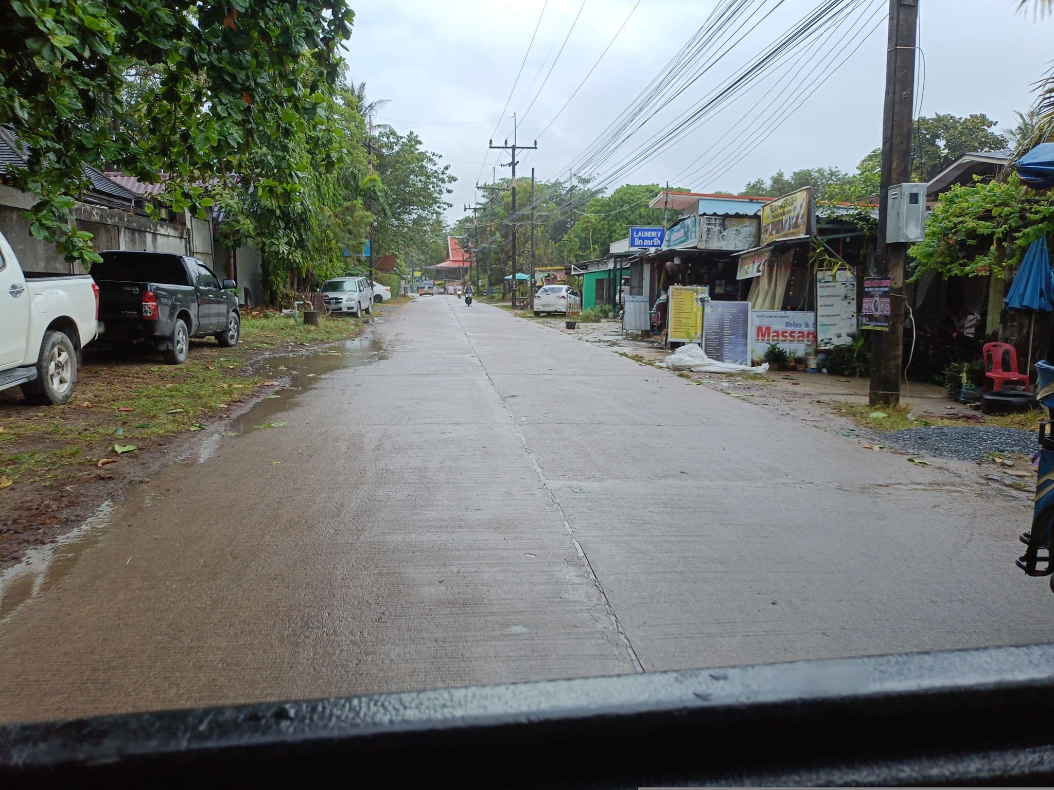 Street view near Klong Nin Beach Hostel, Ko Lanta — © skillsy (CC BY-SA · Mapillary)