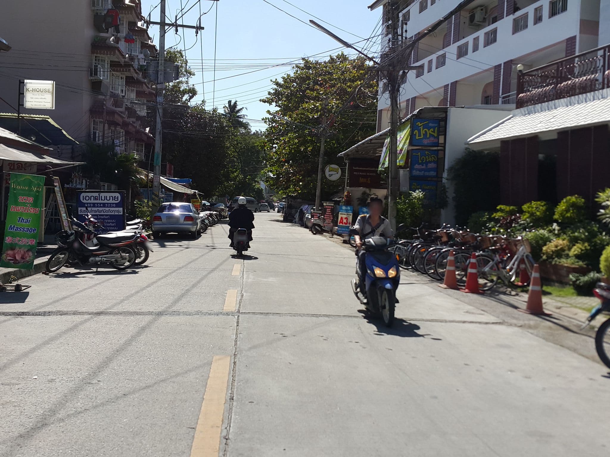 Street view near Cozytel, Chiang Mai — © jrcarlsen (CC BY-SA · Mapillary)