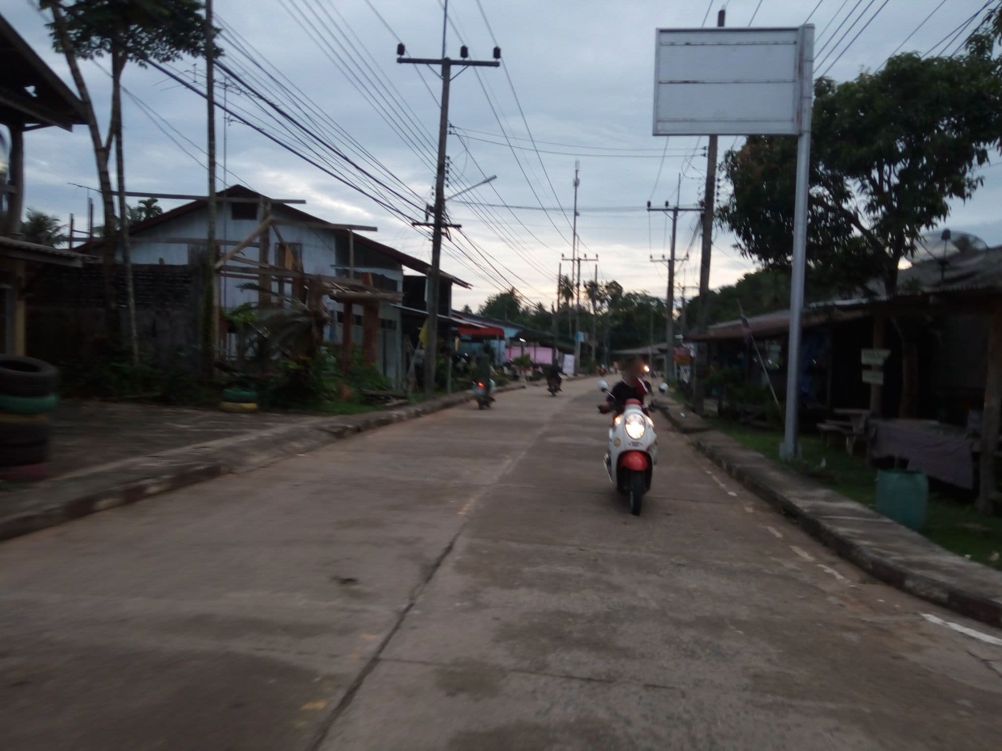 Street view near Connexion, Ban Phru Nai