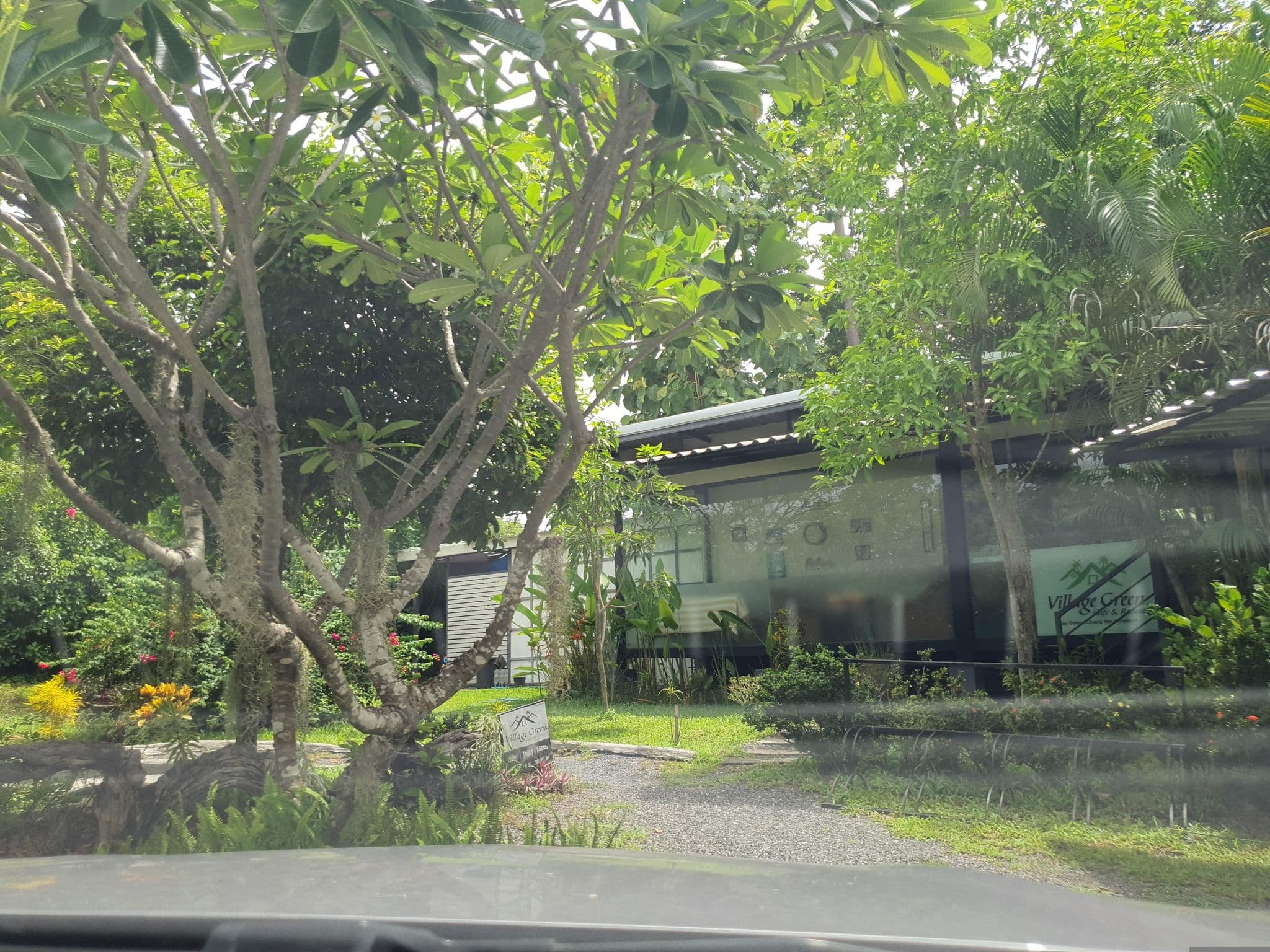 Street view near Village Green Cafe & Retreat, San Kamphaeng — © jrcarlsen (CC BY-SA · Mapillary)
