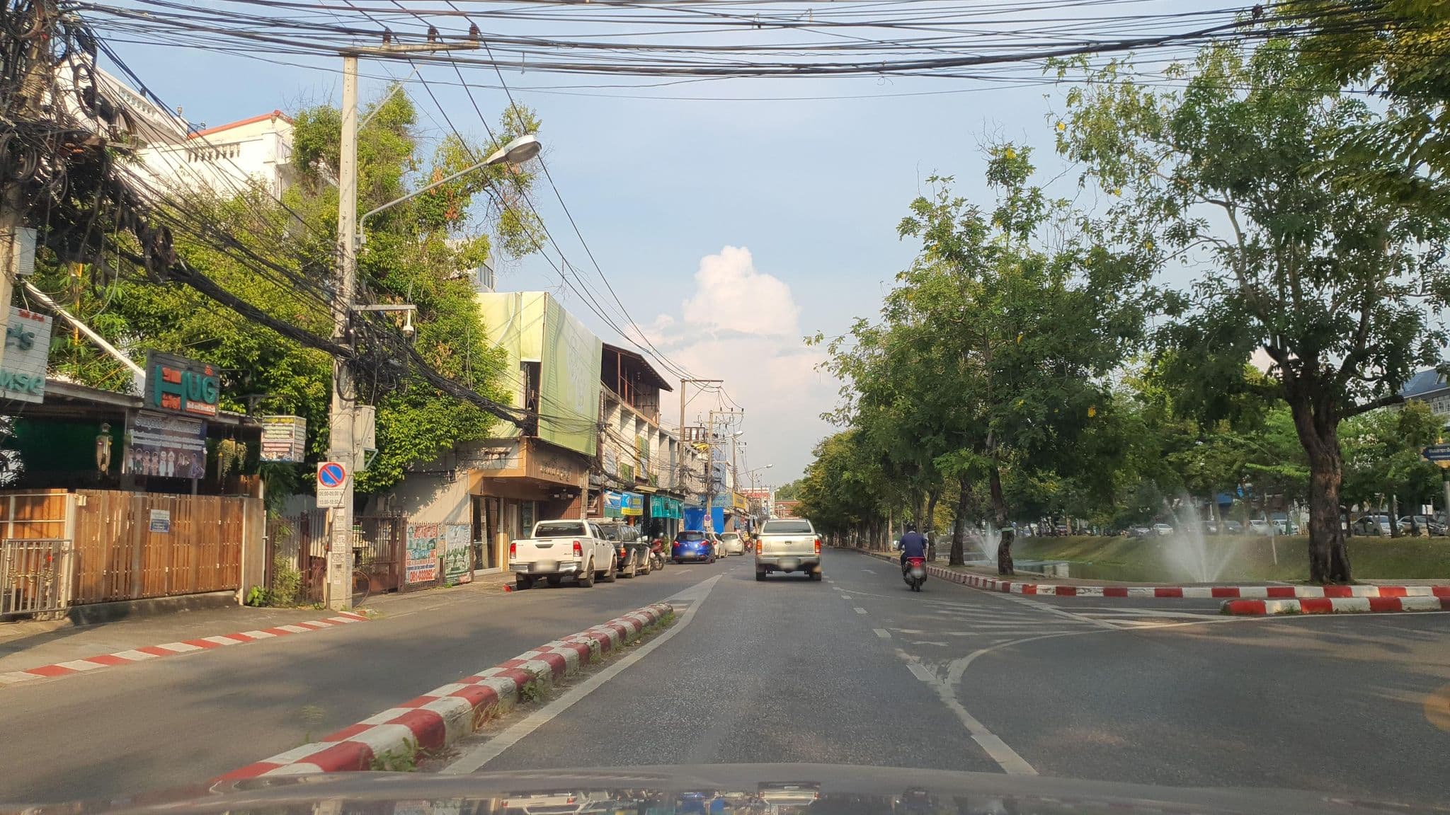 Street view near HUG, Chiang Mai — © jrcarlsen (CC BY-SA · Mapillary)