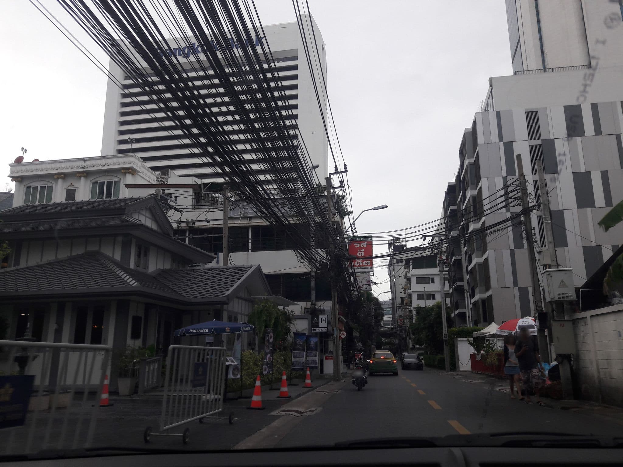 Street view near Kessara, Bang Rak