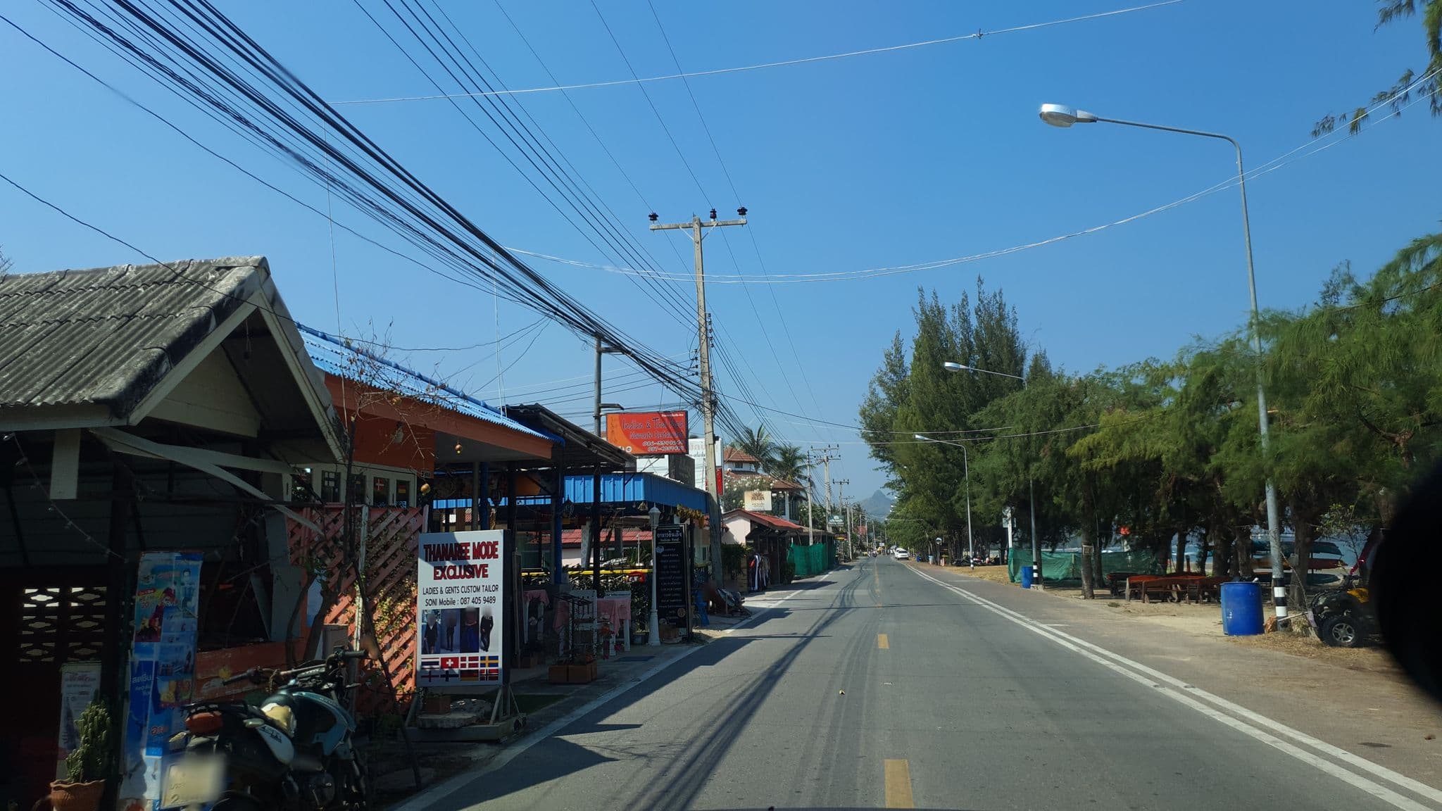 Street view near Namaste Hotel, Sam Roi Yot — © jrcarlsen (CC BY-SA · Mapillary)