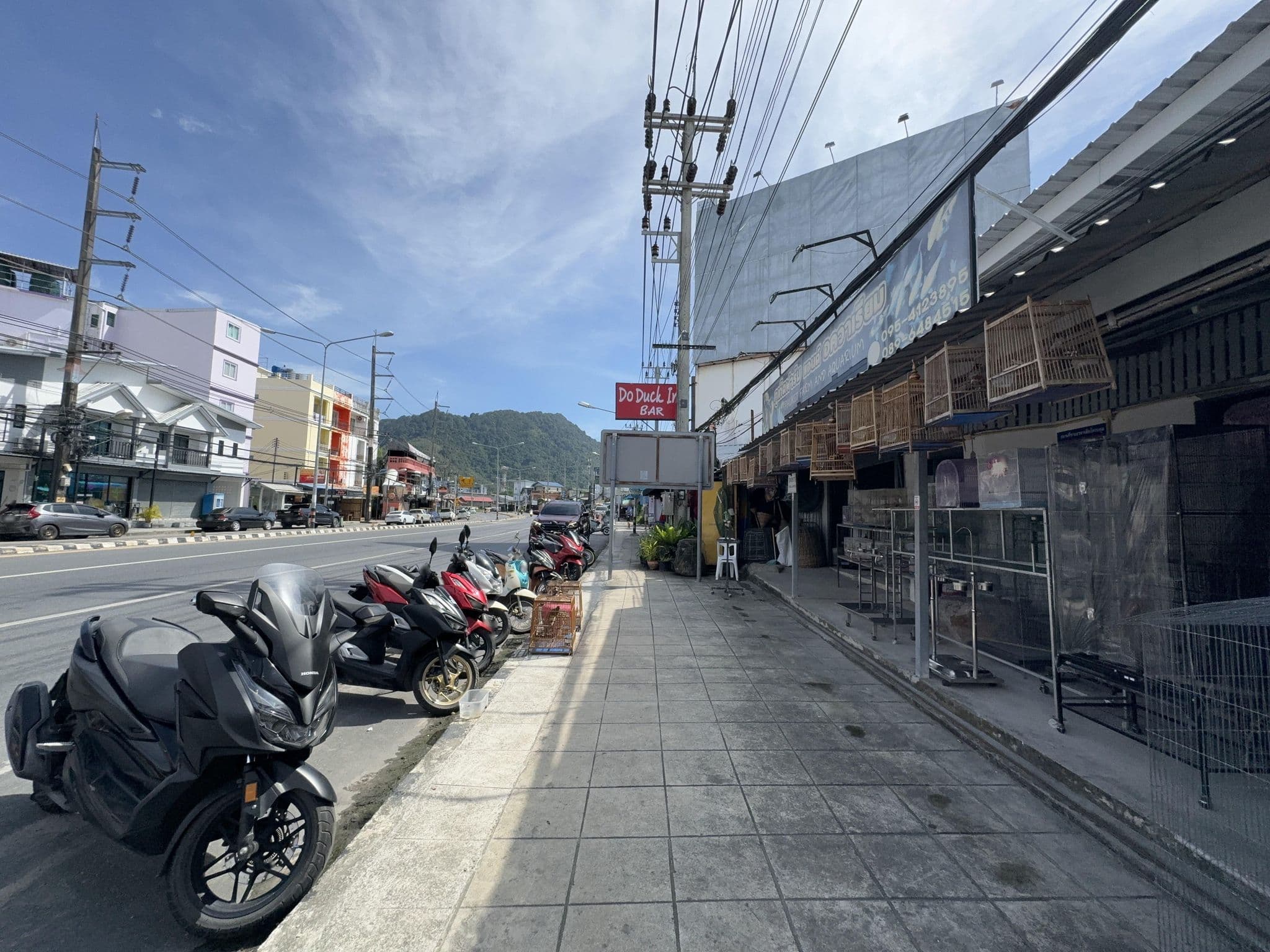 Street view near Praew Mansion, Ban Kamala