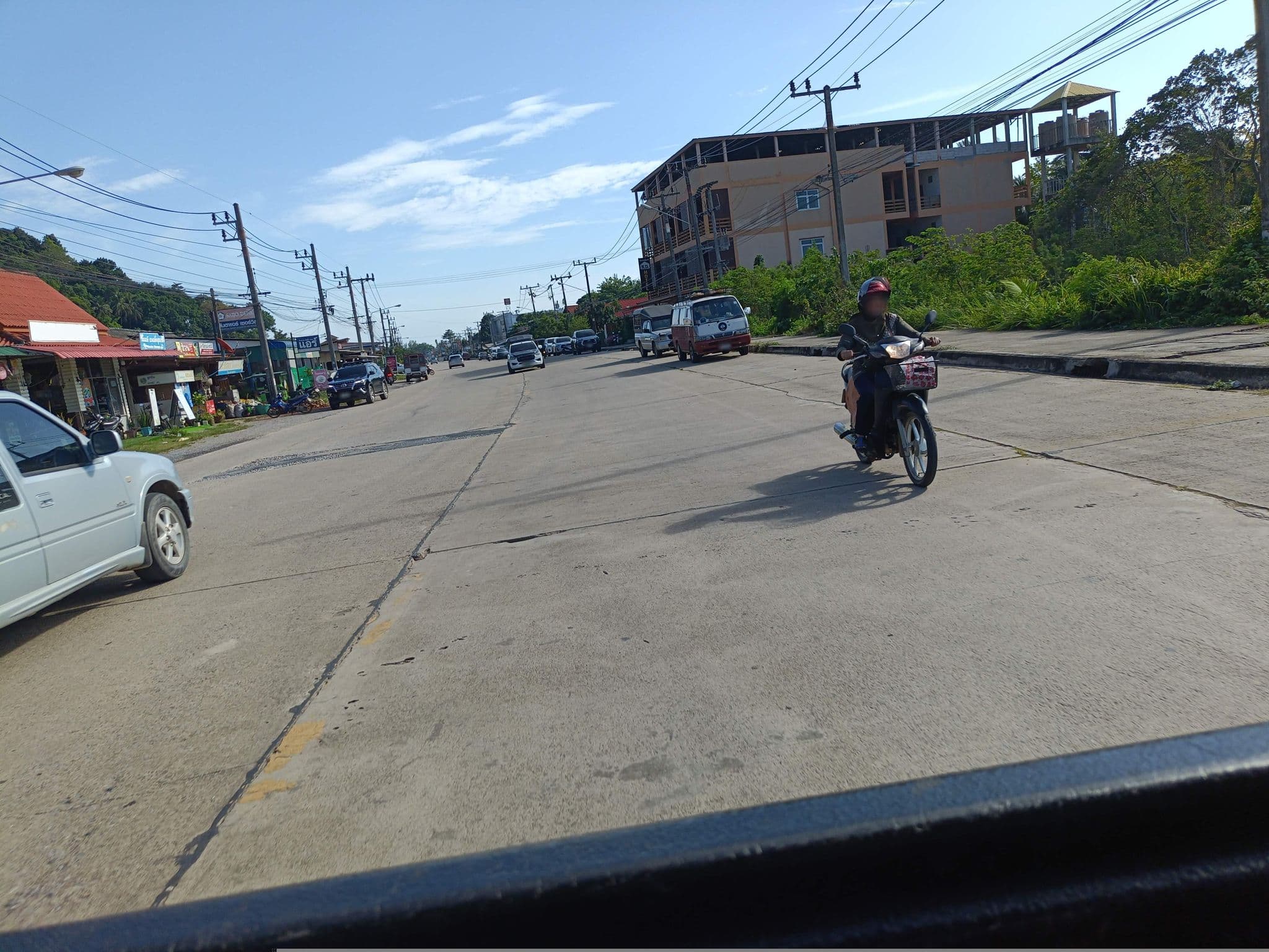 Street view near Rim Khao Resort, Saladan