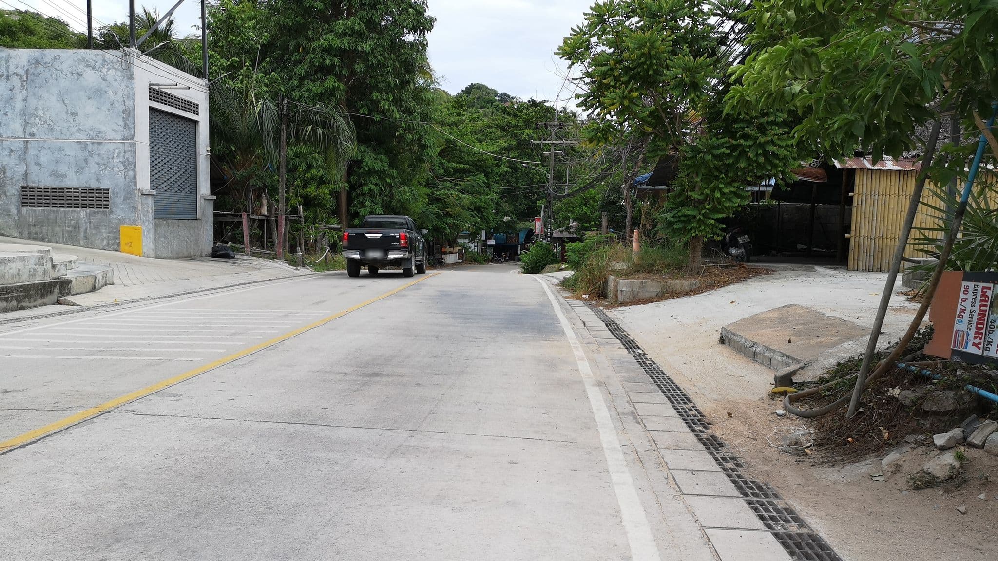 Street view near The Dearly Koh Tao Hostel, Koh Tao