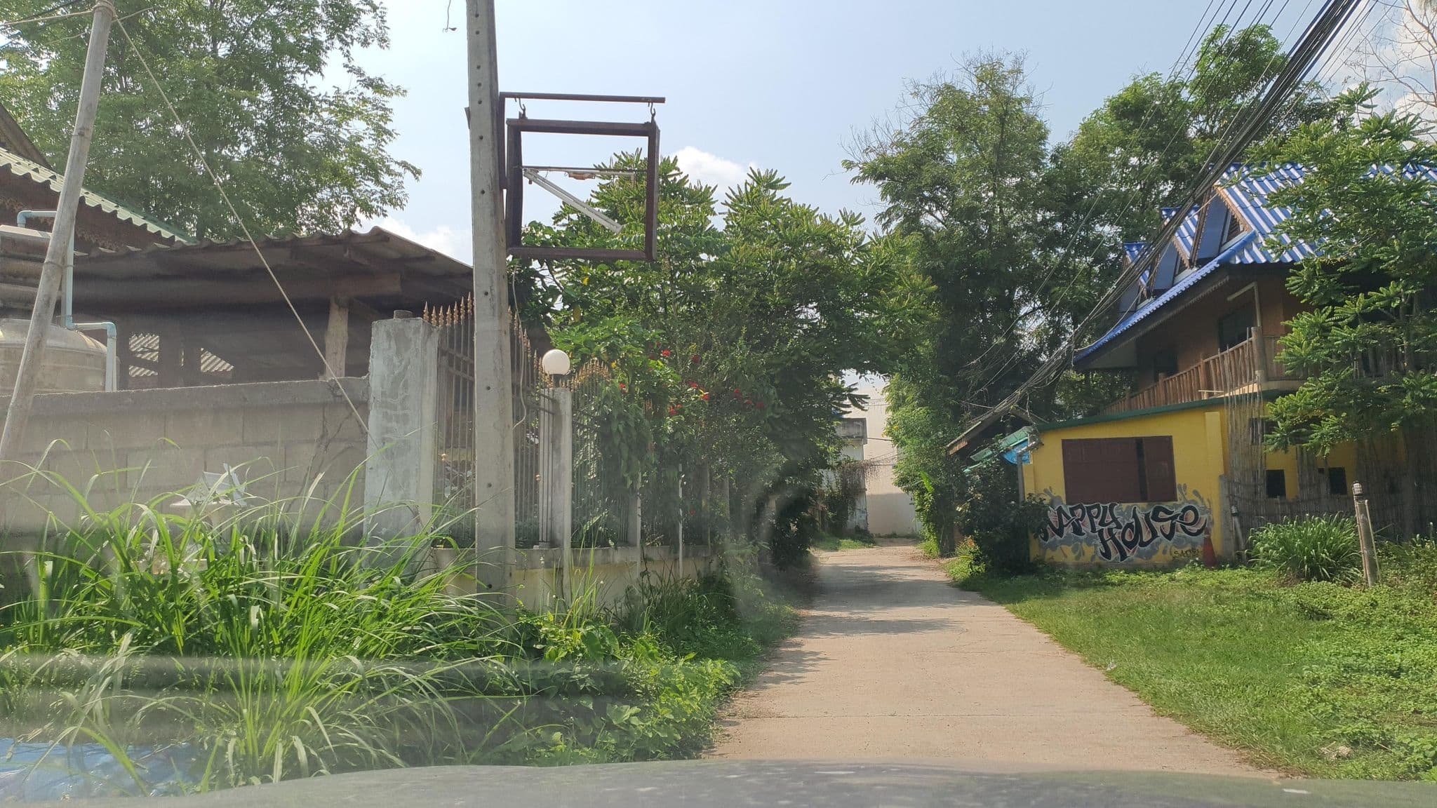 Street view near Happy House Backpackers, Pai