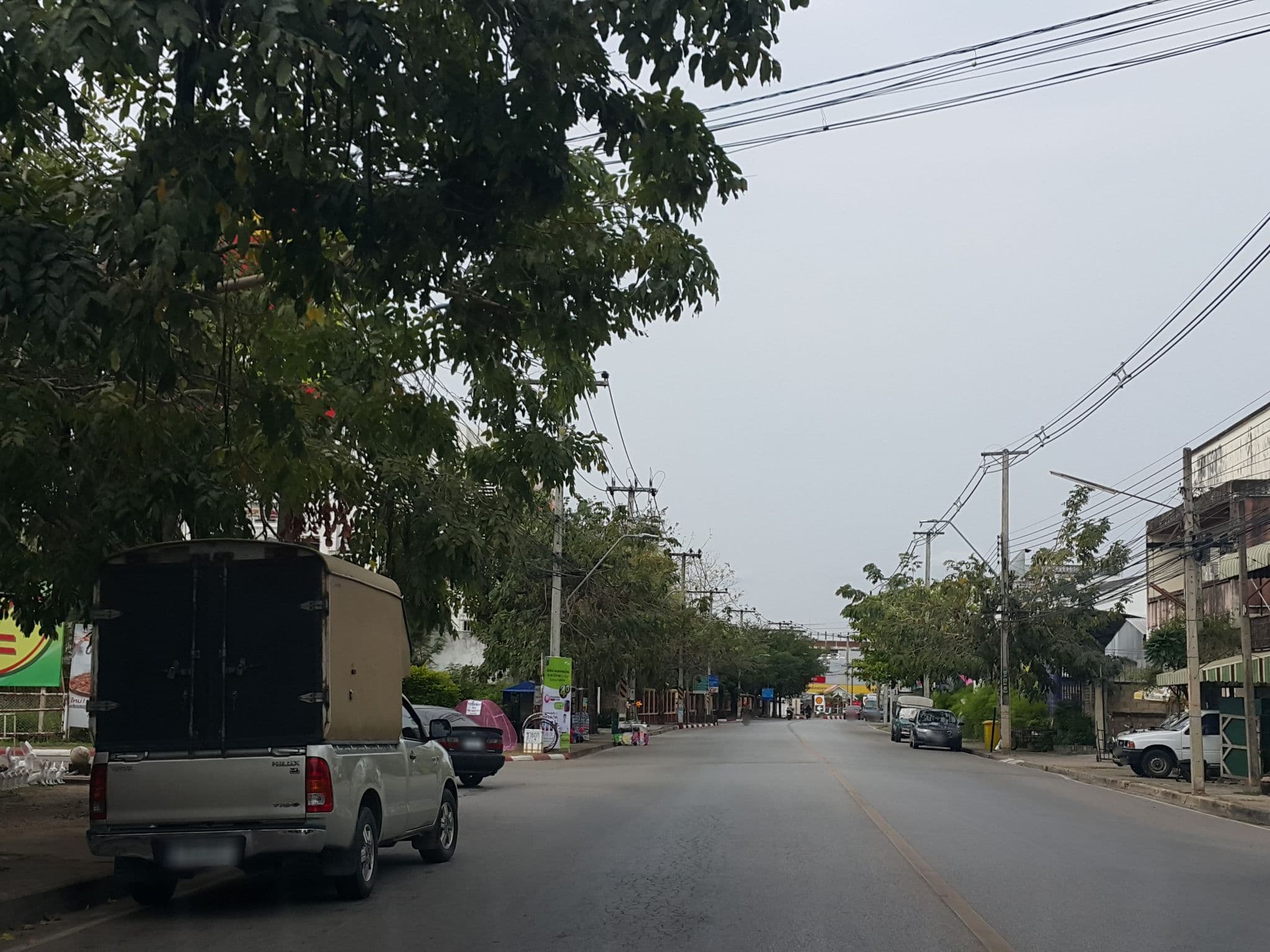 Street view near NonNee Lampang Hotel, Lampang — © jrcarlsen (CC BY-SA · Mapillary)