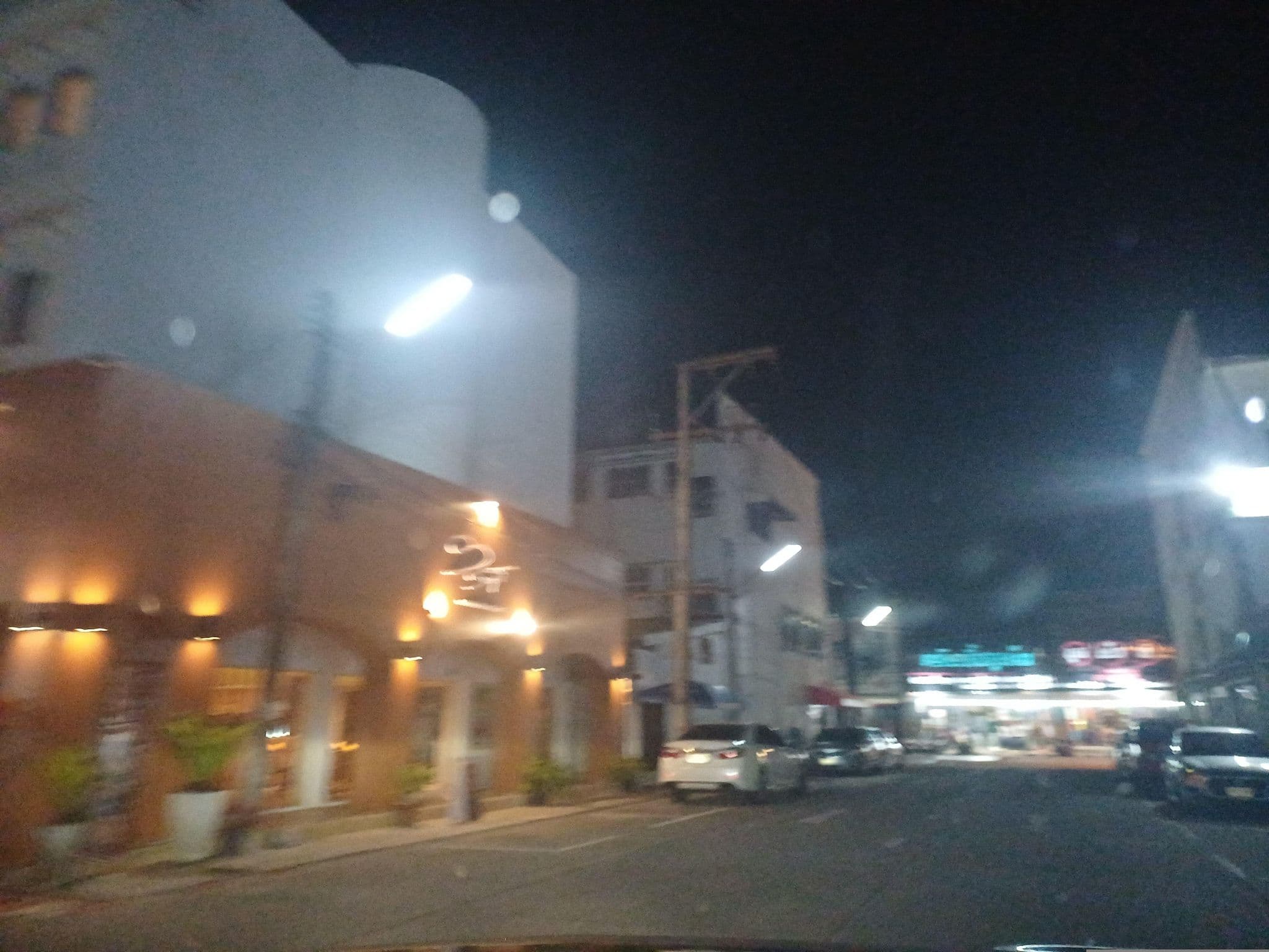 Street view near Daeng Plaza Hotel, Ban Talat Nua — © EakMor (CC BY-SA · Mapillary)