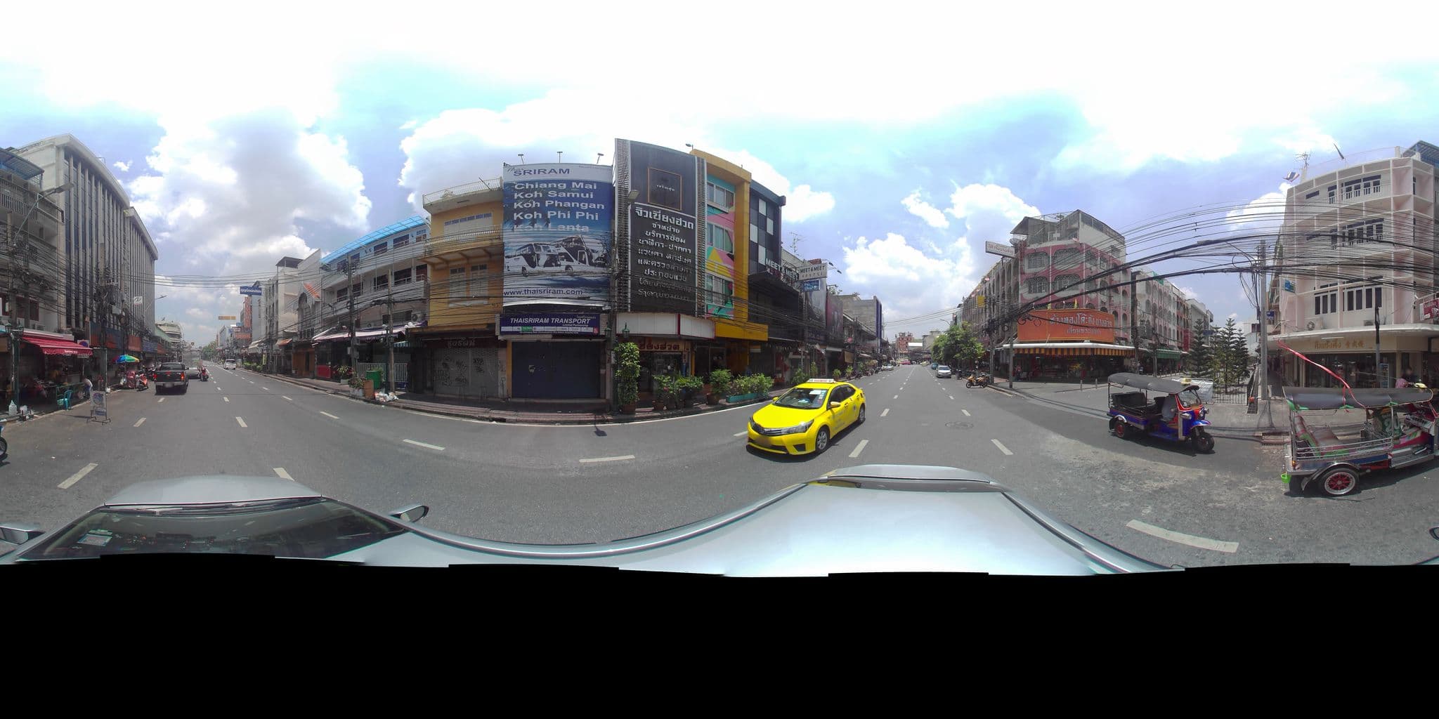 Street view near Liberta Hostel, Phra Nakhon