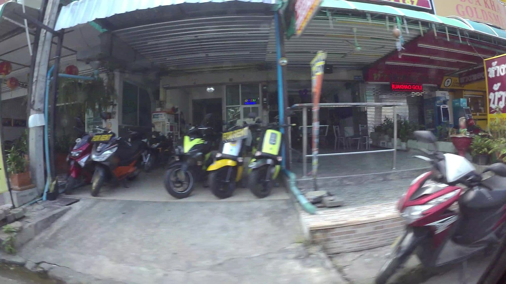 Street view near DingDong Guesthouse, Pattaya