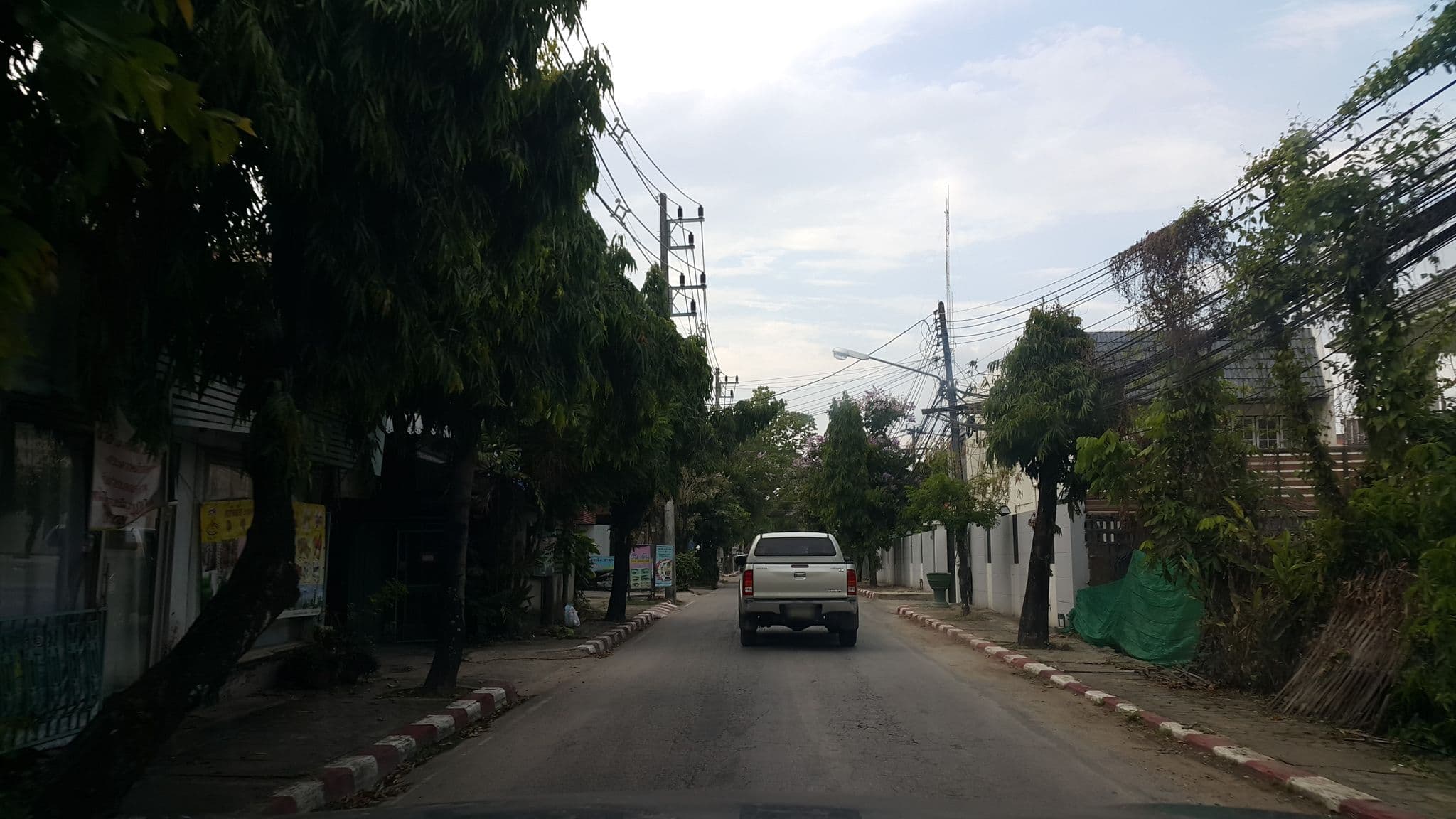 Street view near Baan Mai Kradan Hostel, Chiang Rai
