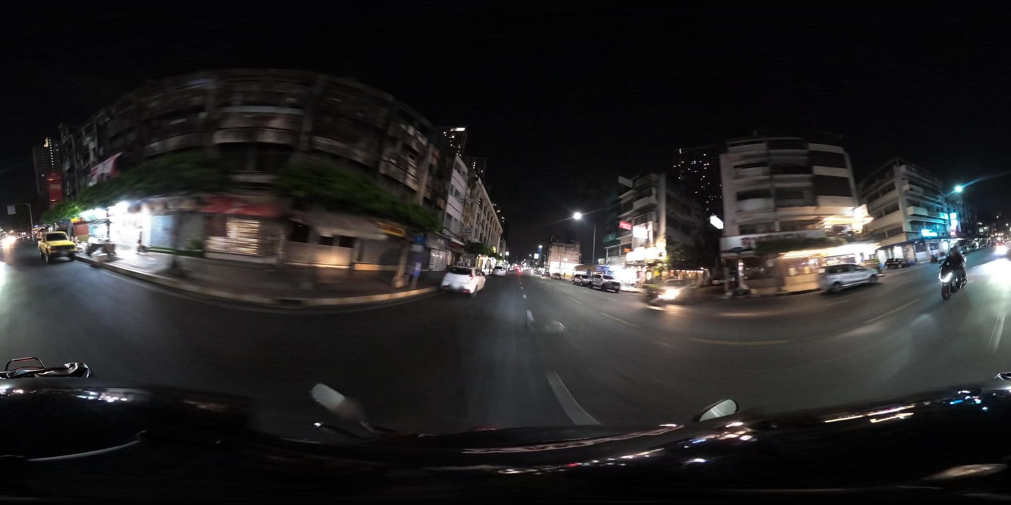 Street view near Mom’s, Phaya Thai — © NatchaponJ (CC BY-SA · Mapillary)