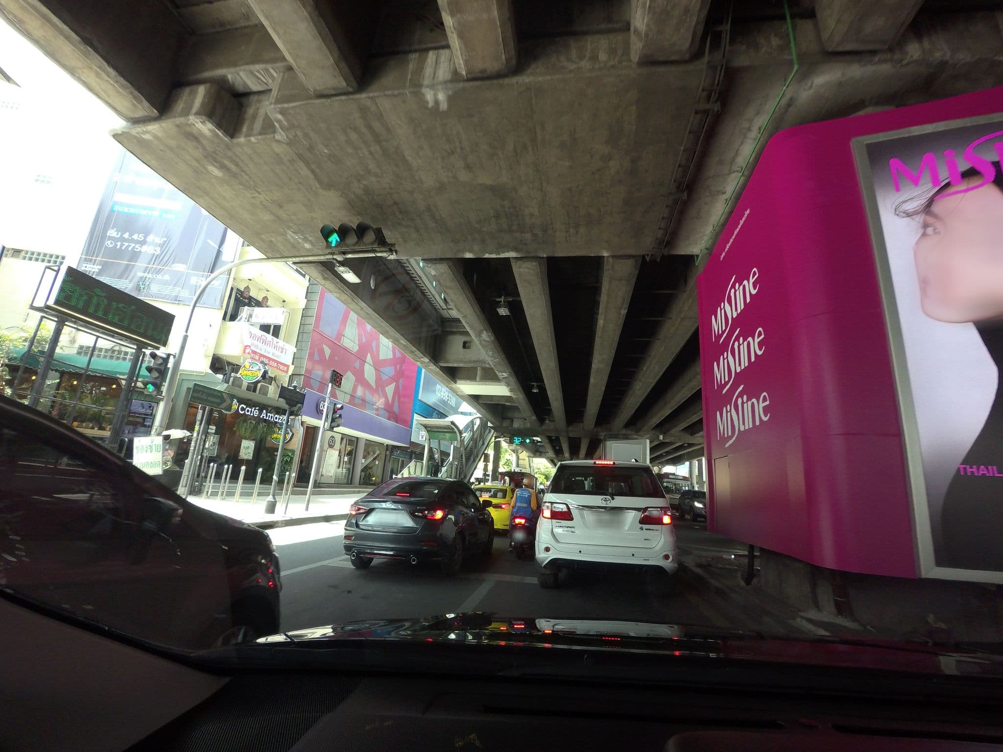 Street view near Chill Inn Bangkok, Watthana