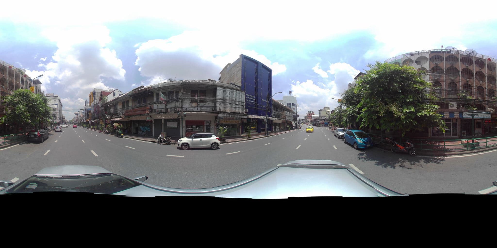 Street view near Mind Day Hostel, Phra Nakhon