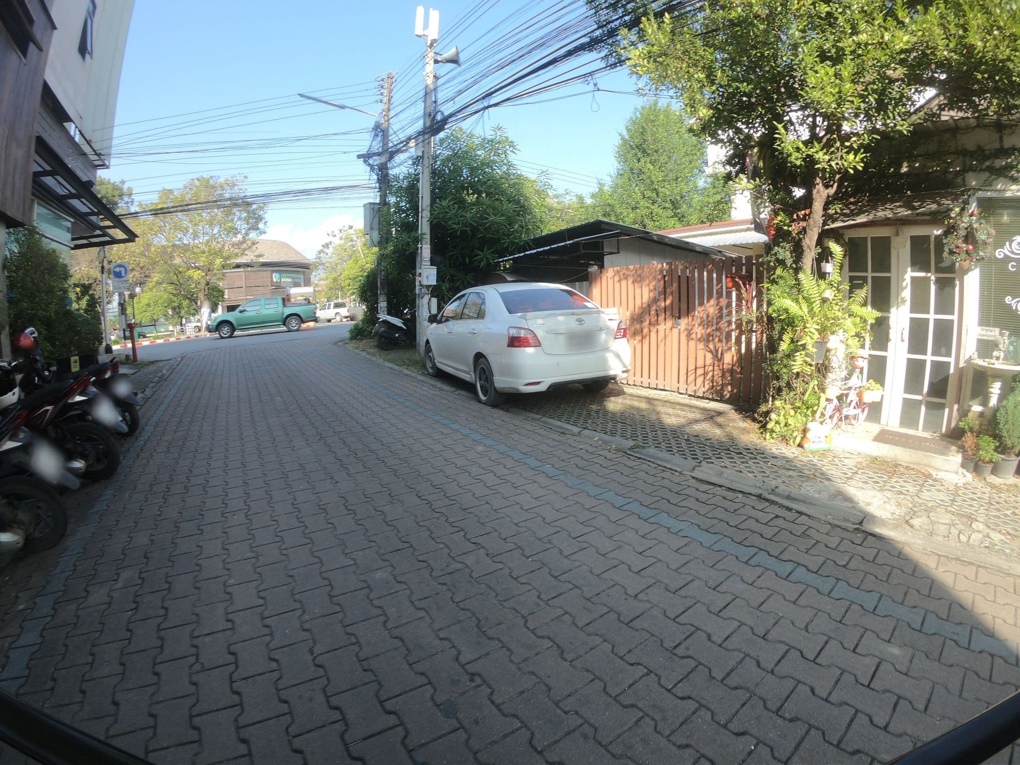 Street view near The Peaberry Boutique Hotel, Chiang Mai — © chanuwath_grab (CC BY-SA · Mapillary)
