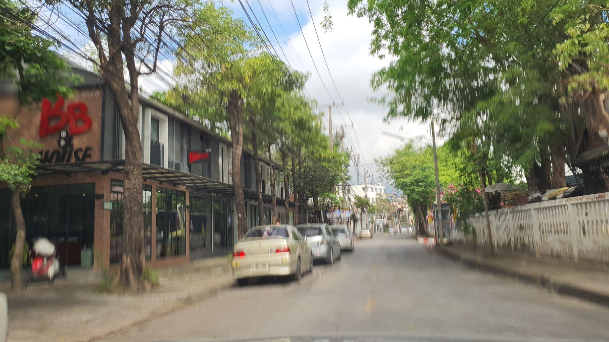 Street view near BB House Chiang Mai, Chiang Mai — © jrcarlsen (CC BY-SA · Mapillary)