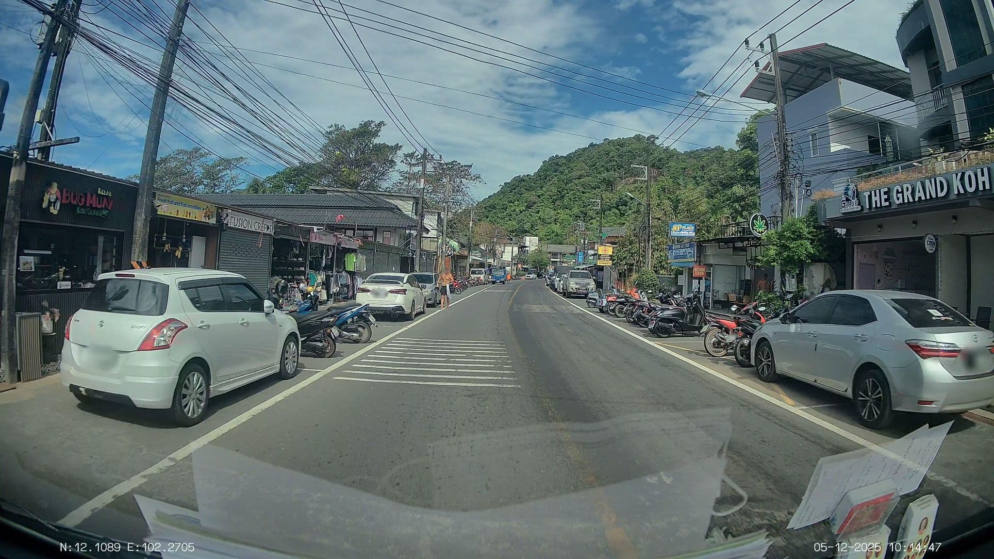 Street view near SP Place Hotel, Ko Chang
