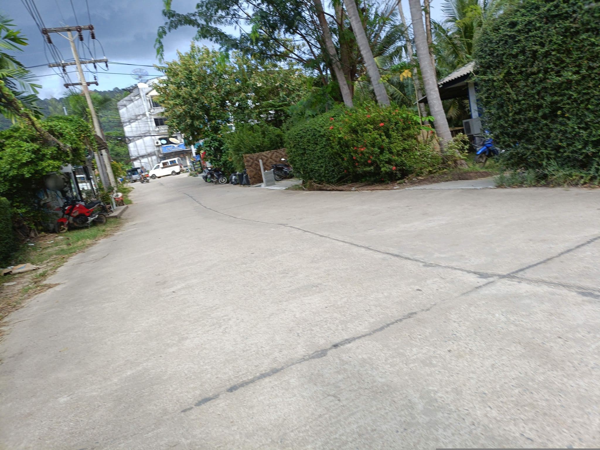 Street view near SER-EN-DIP-I-TY, Saladan — © skillsy (CC BY-SA · Mapillary)