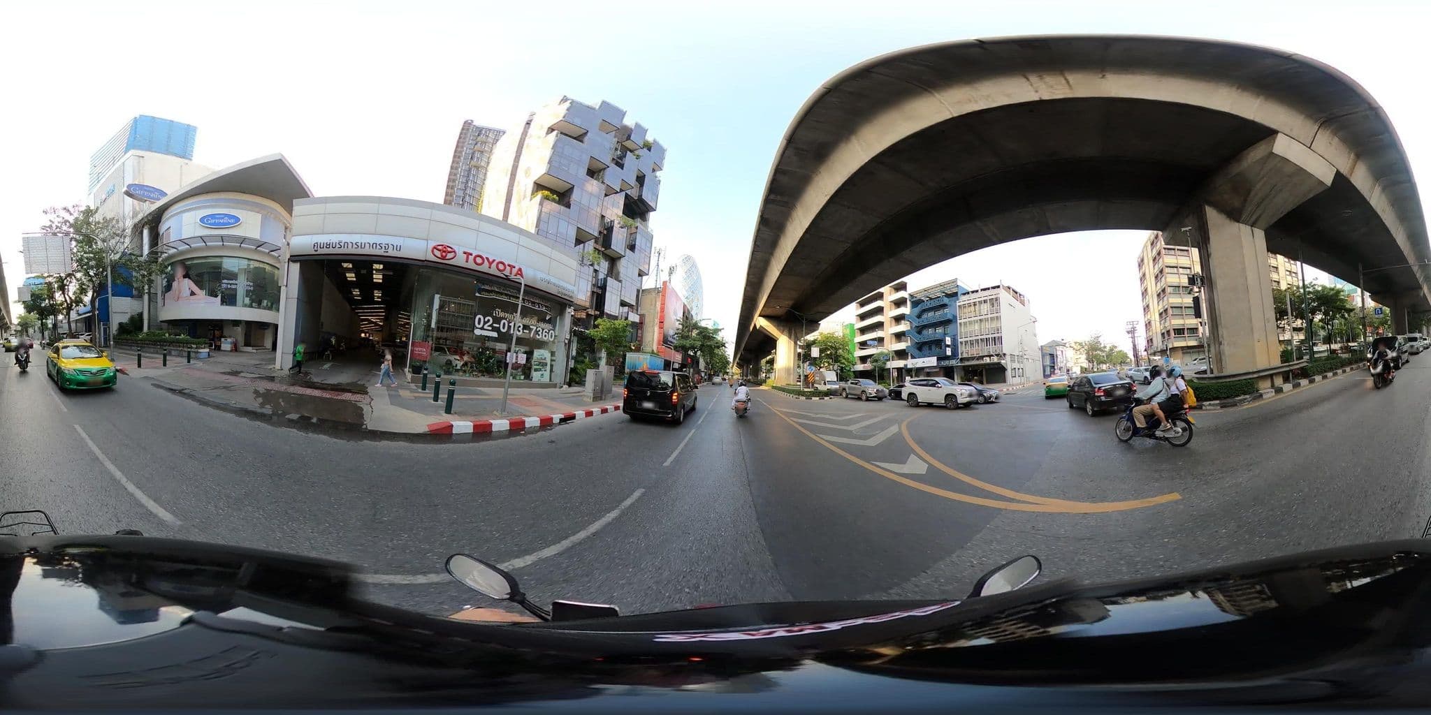 Street view near Siamese Ratchakru, Phaya Thai — © NatchaponJ (CC BY-SA · Mapillary)