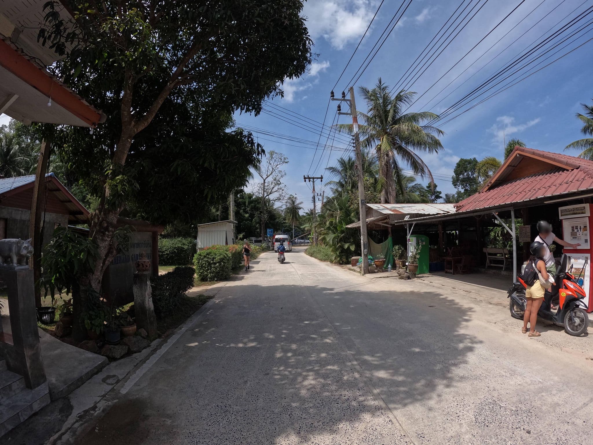 Street view near Maehaad Garden Inn, Ko Pha Ngan — © lucomsky (CC BY-SA · Mapillary)
