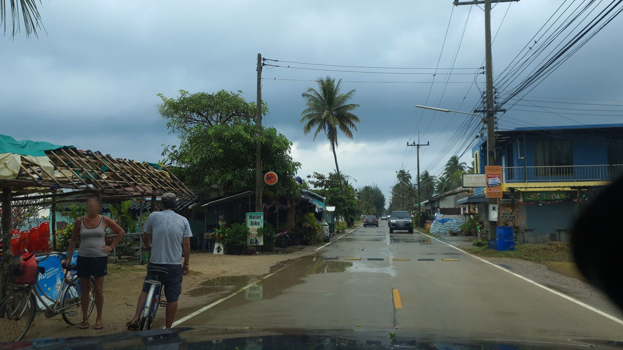 Street view near Siripong Guesthouse, Bang Saphan — © jrcarlsen (CC BY-SA · Mapillary)