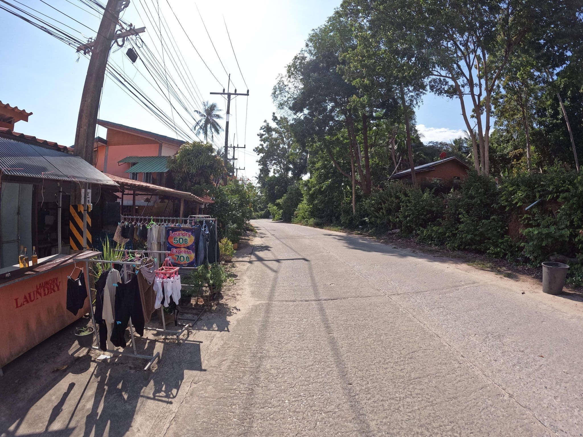 Street view near Kalulushi Bungalows, Ko Pha Ngan