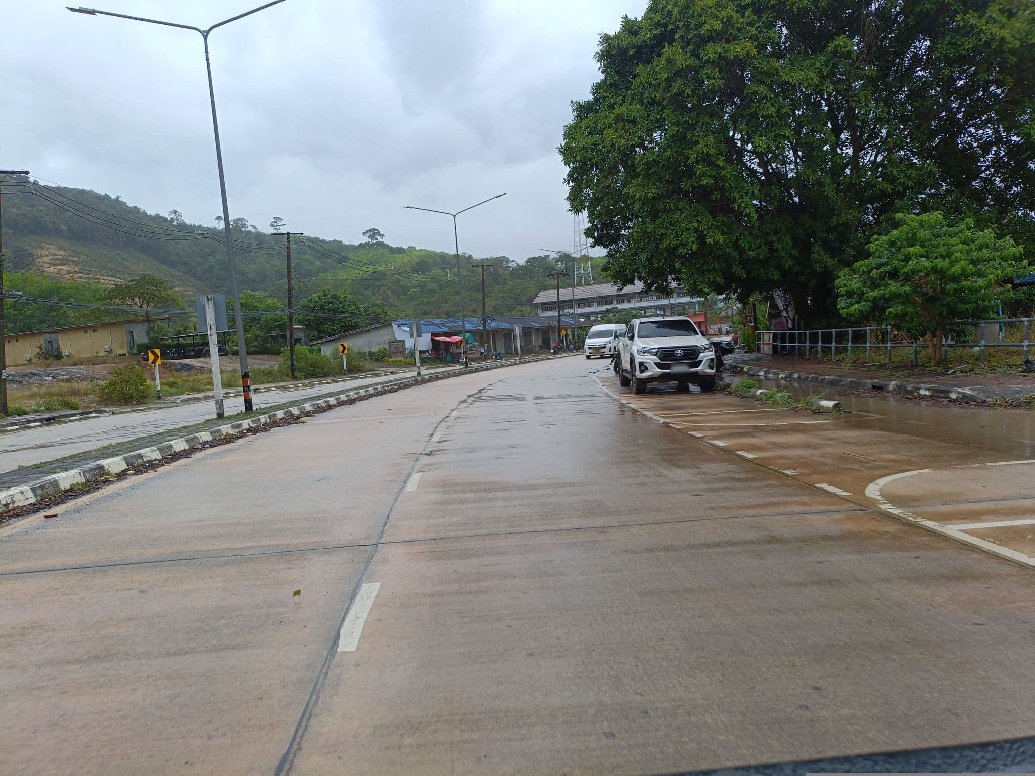 Street view near Lanta Dareen Garden Home, Ko Lanta — © skillsy (CC BY-SA · Mapillary)