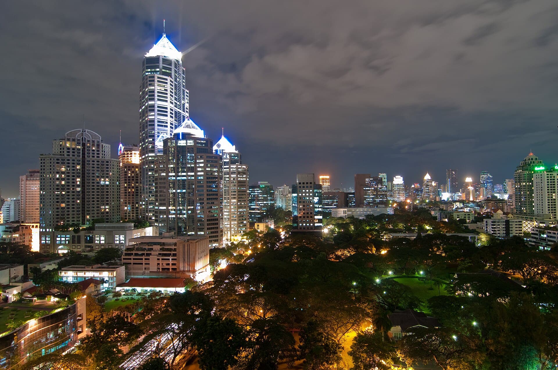 Conrad Bangkok (via Wikimedia Commons, CC BY-SA 2.0)