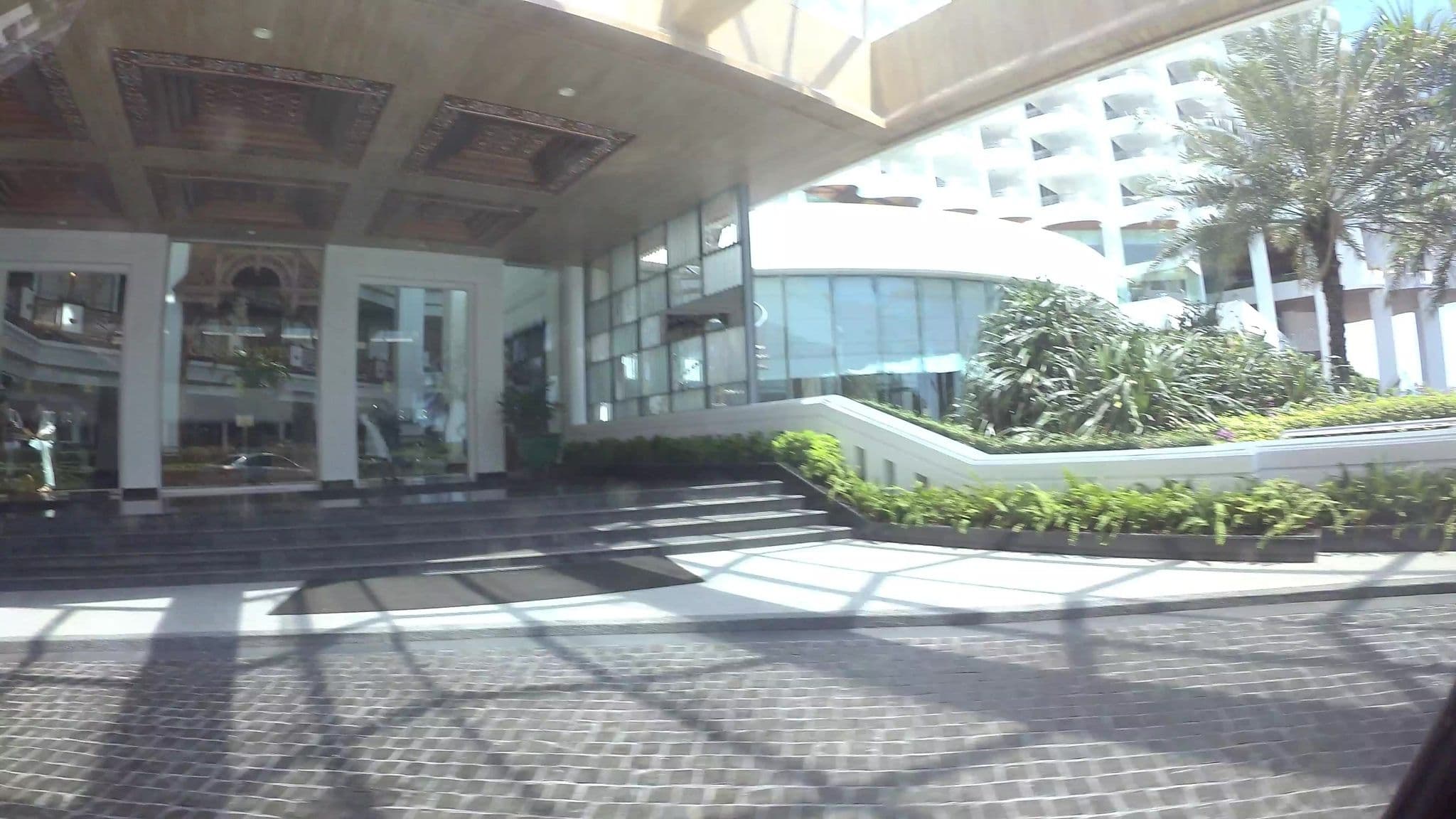 Street view near Royal Cliff Grand Hotel, Pattaya — © kaart_3 (CC BY-SA · Mapillary)