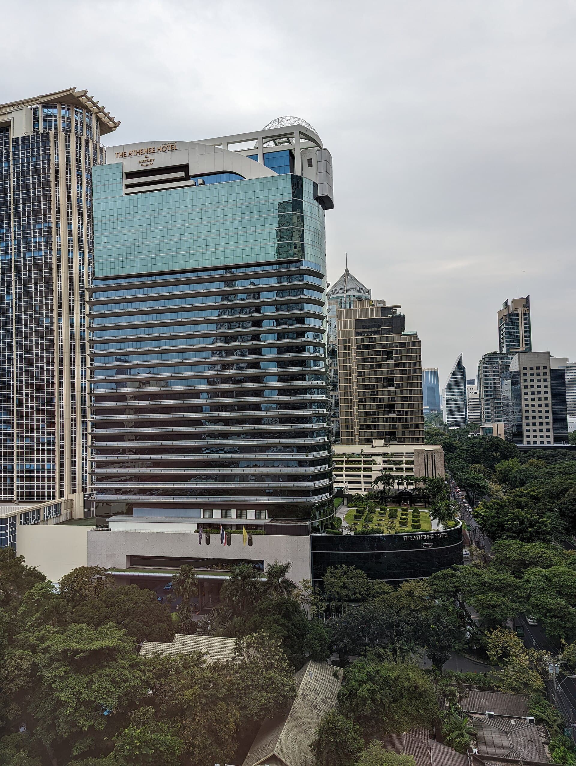 The Athenee Hotel, a Luxury Collection Hotel, Bangkok (via Wikimedia Commons, CC0)