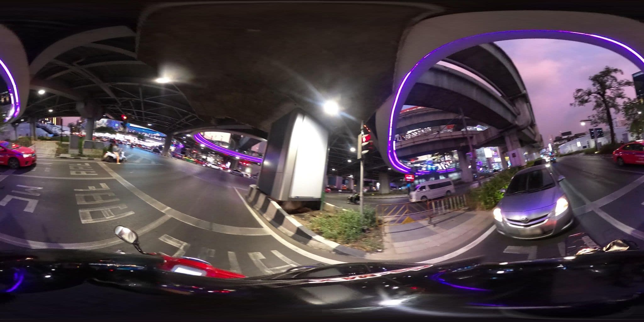 Street view near White Lodge, Ratchathewi — © NatchaponJ (CC BY-SA · Mapillary)