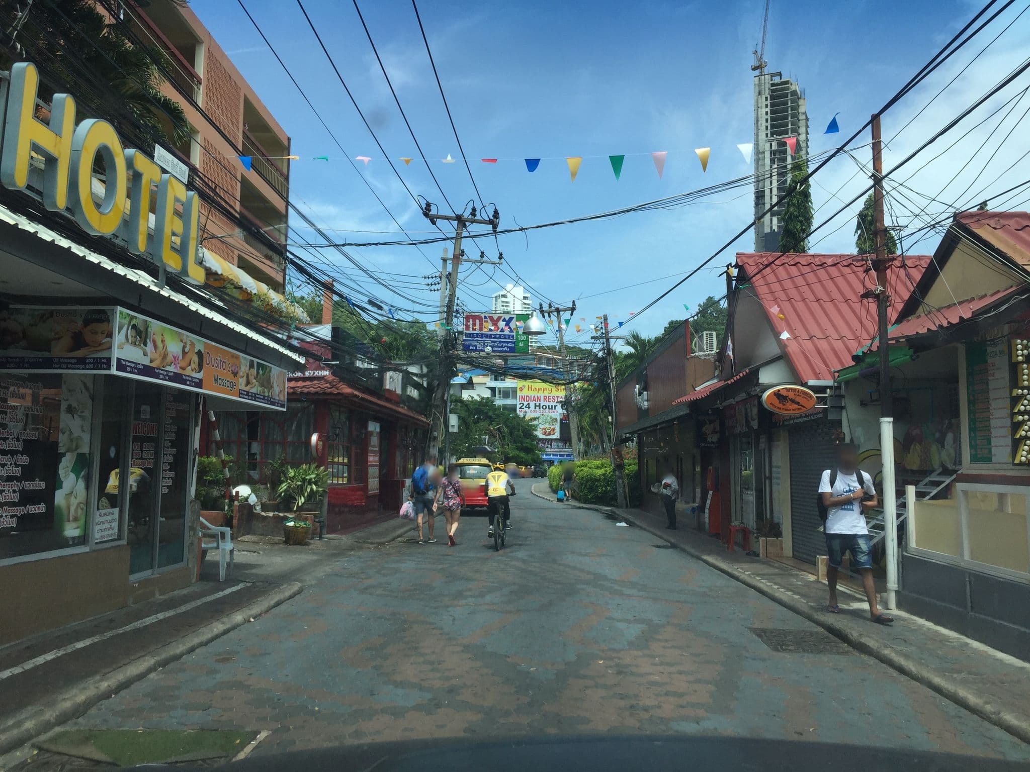 Street view near Espace Francophone, Pattaya