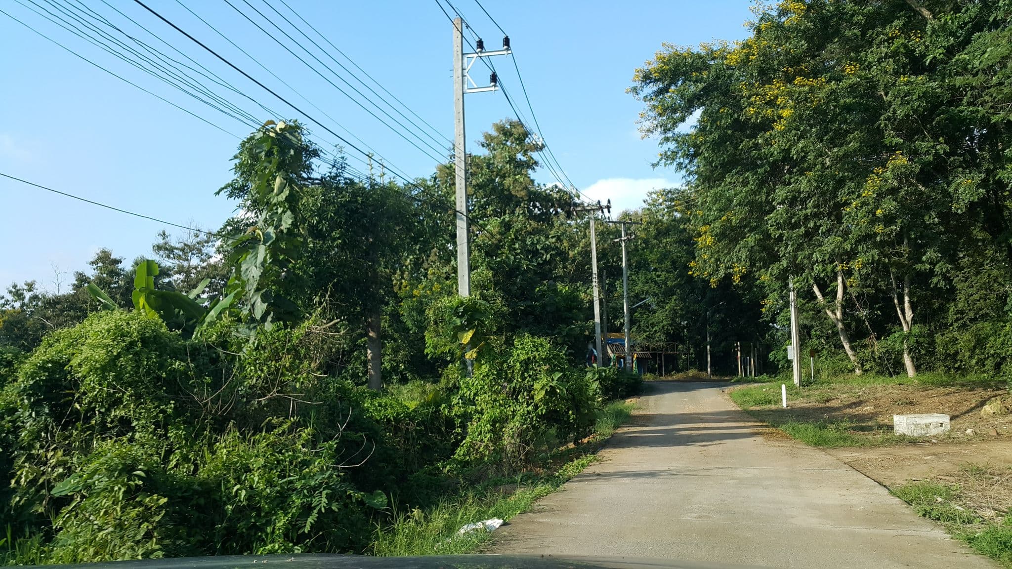 Street view near Baanpong Lodge, San Kamphaeng — © jrcarlsen (CC BY-SA · Mapillary)