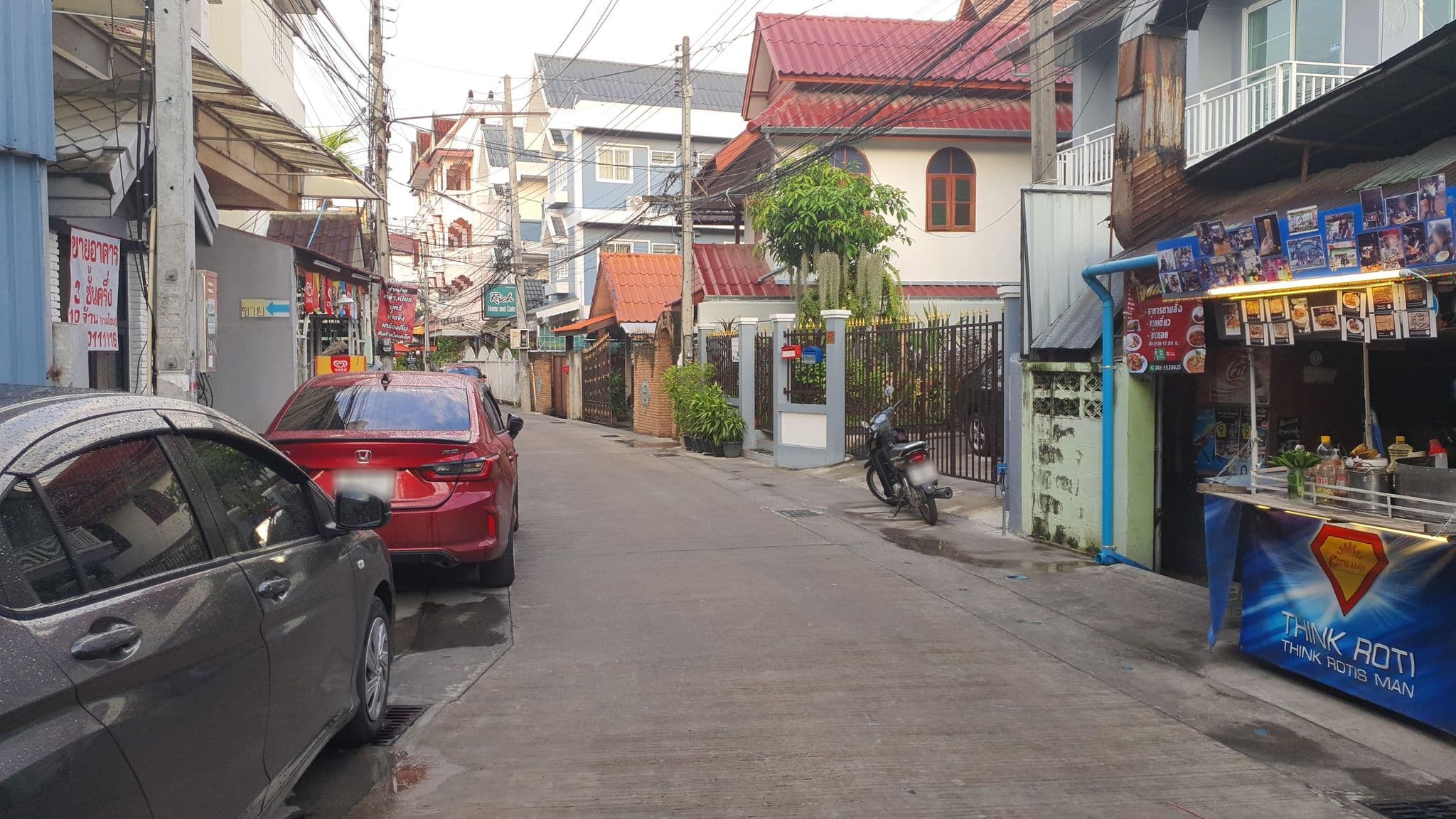Street view near Le Frenchie, Chiang Mai — © jrcarlsen (CC BY-SA · Mapillary)