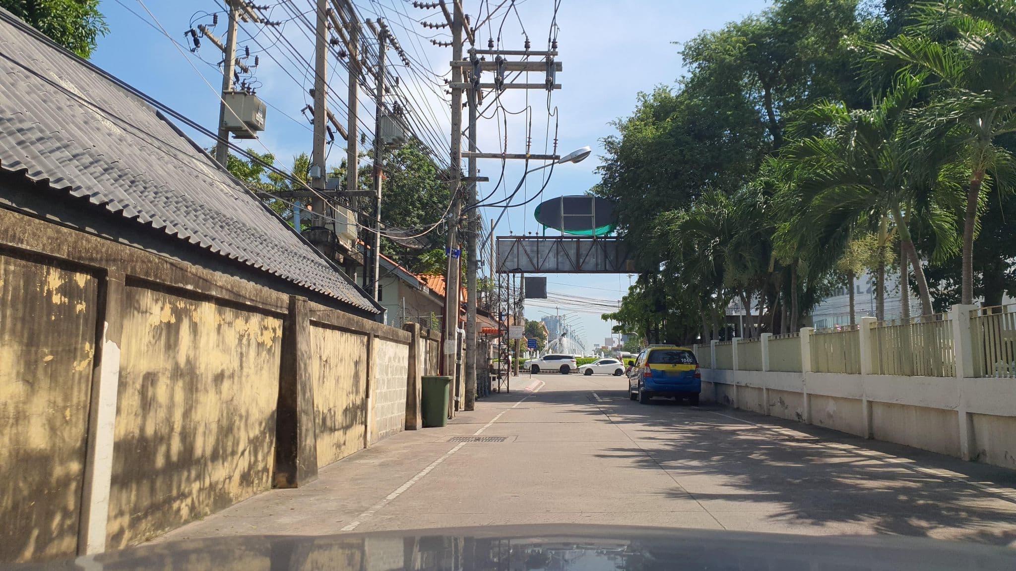 Street view near Sunshine Garden Resort, Pattaya