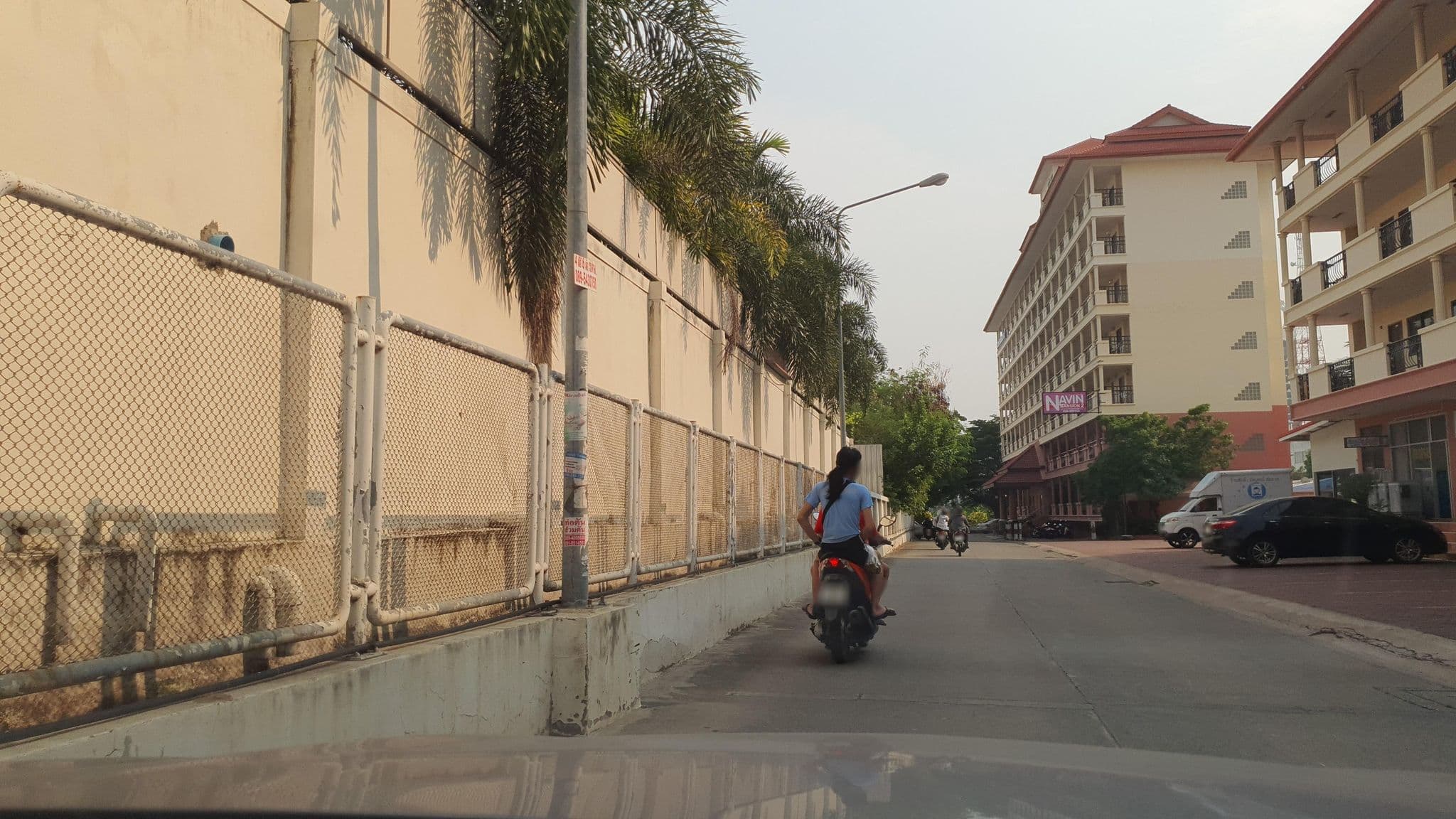 Street view near Navin Mansion 1, Pattaya