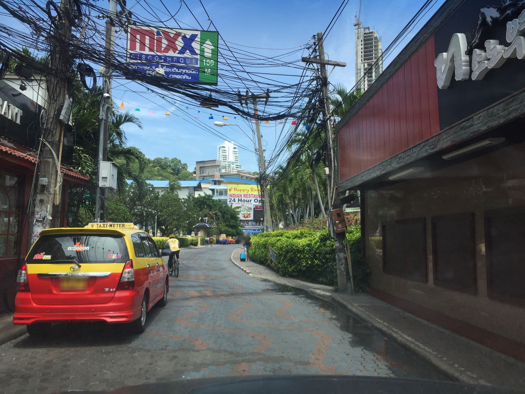 Street view near Windy Inn, Pattaya