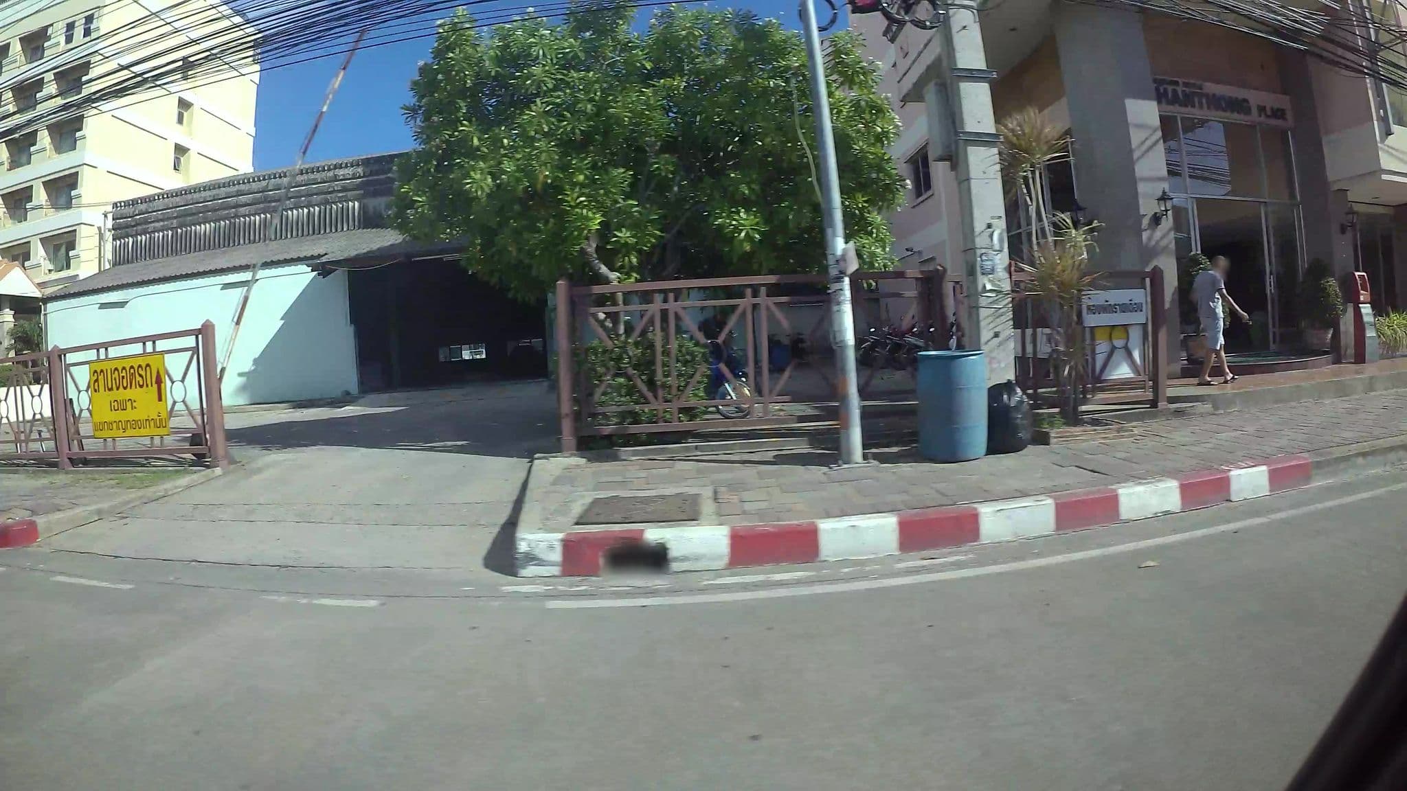 Street view near Chanthong Residence and Hotel Pattaya, Pattaya — © kaart_3 (CC BY-SA · Mapillary)