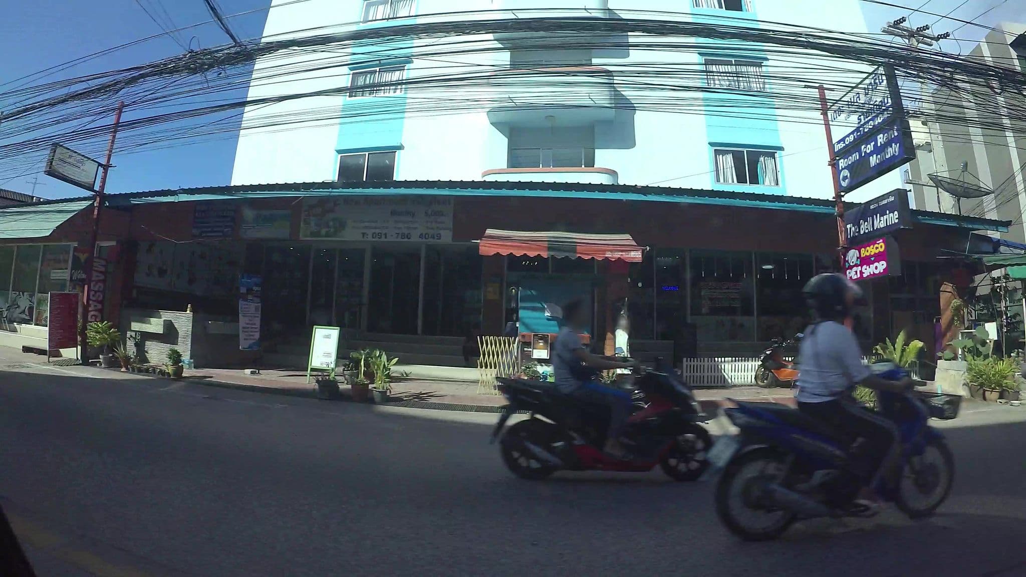 Street view near Bellmarine Chateau, Pattaya
