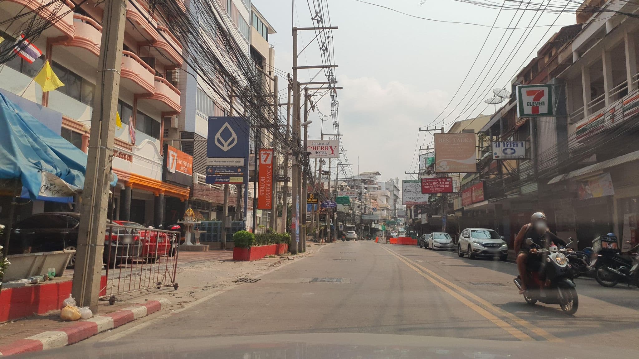 Street view near C.K. Pattaya Hotel, Pattaya