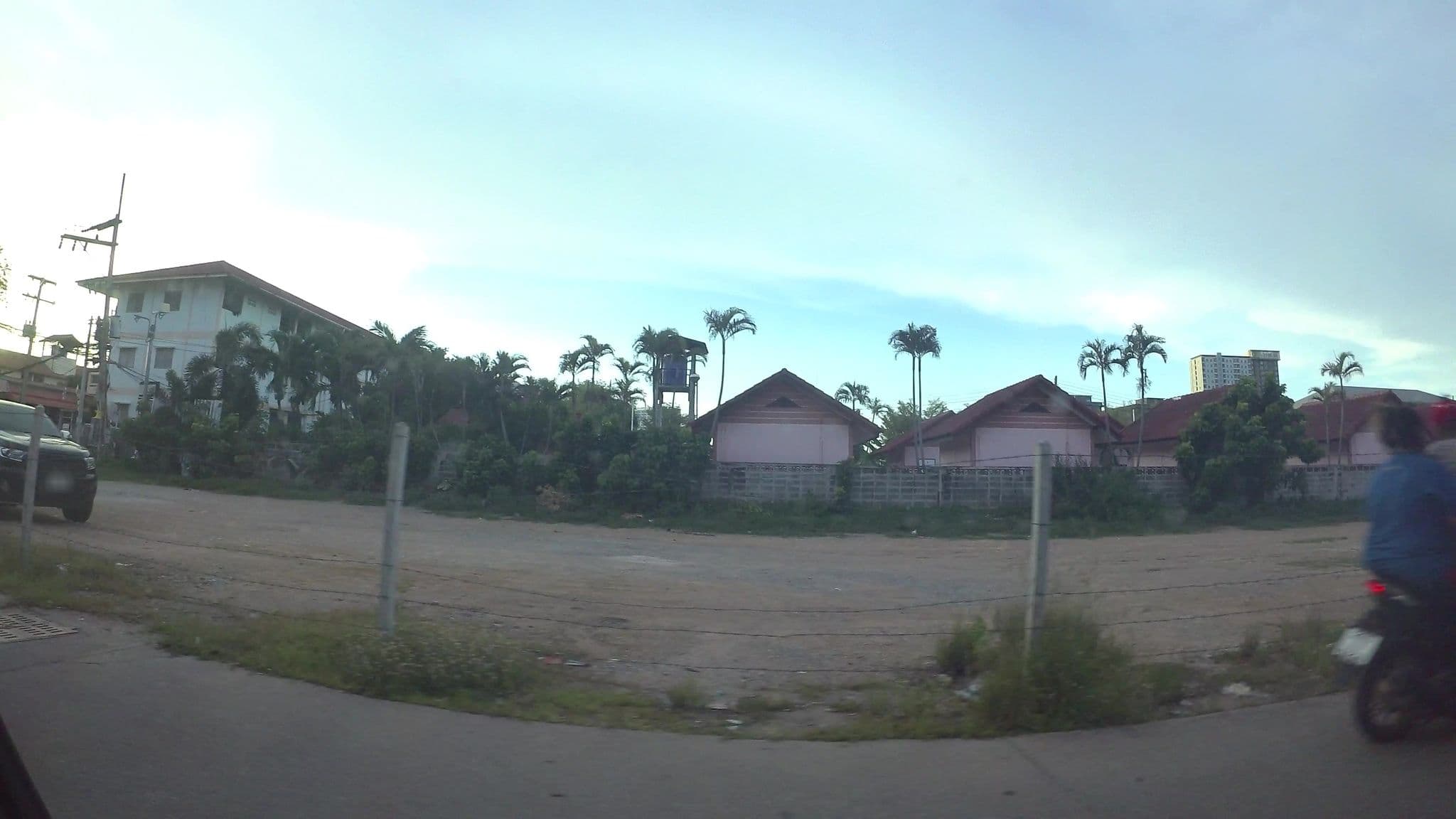 Street view near Classic Inn, Pattaya