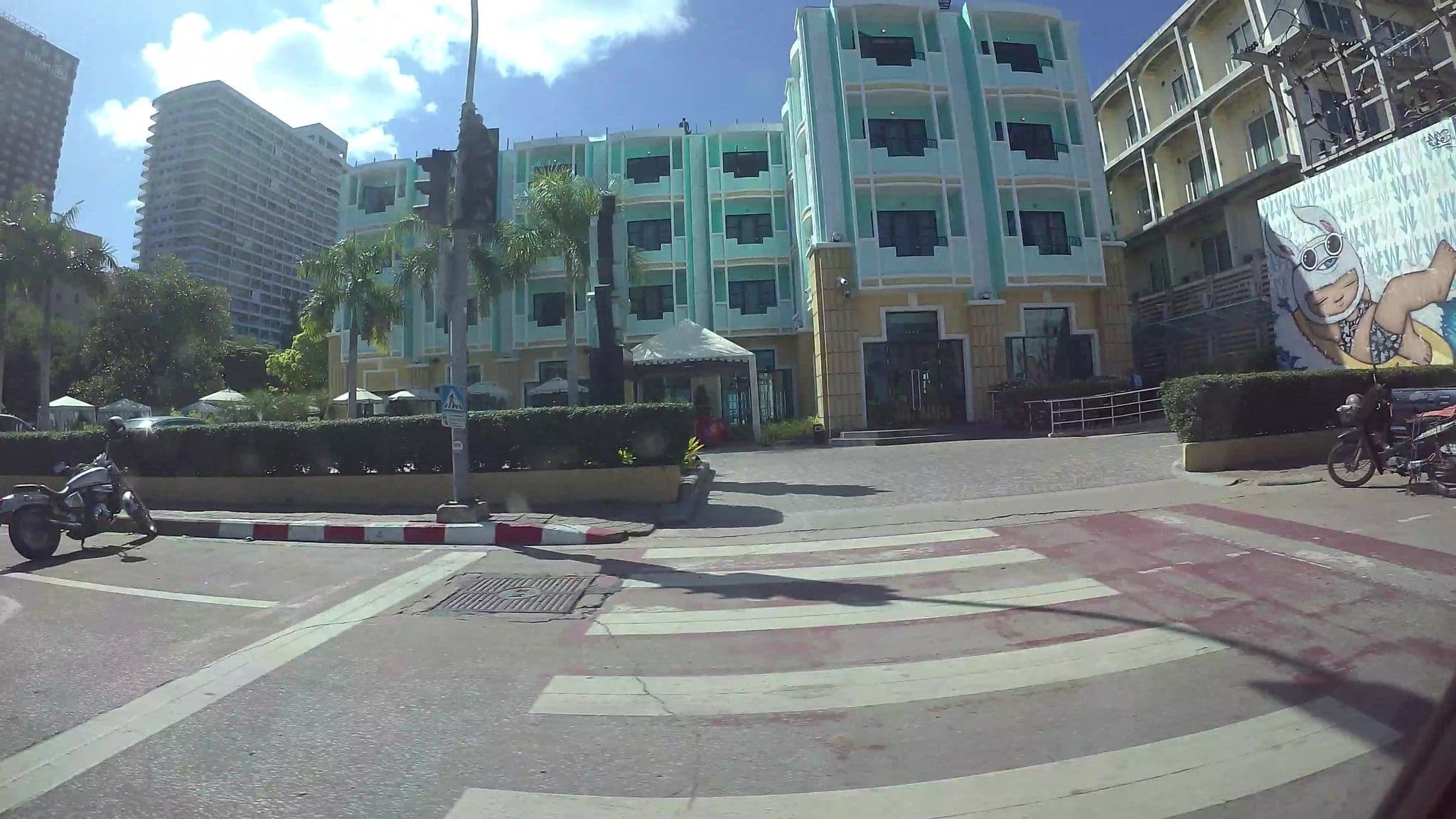 Street view near Wave Hotel, Pattaya — © kaart_3 (CC BY-SA · Mapillary)