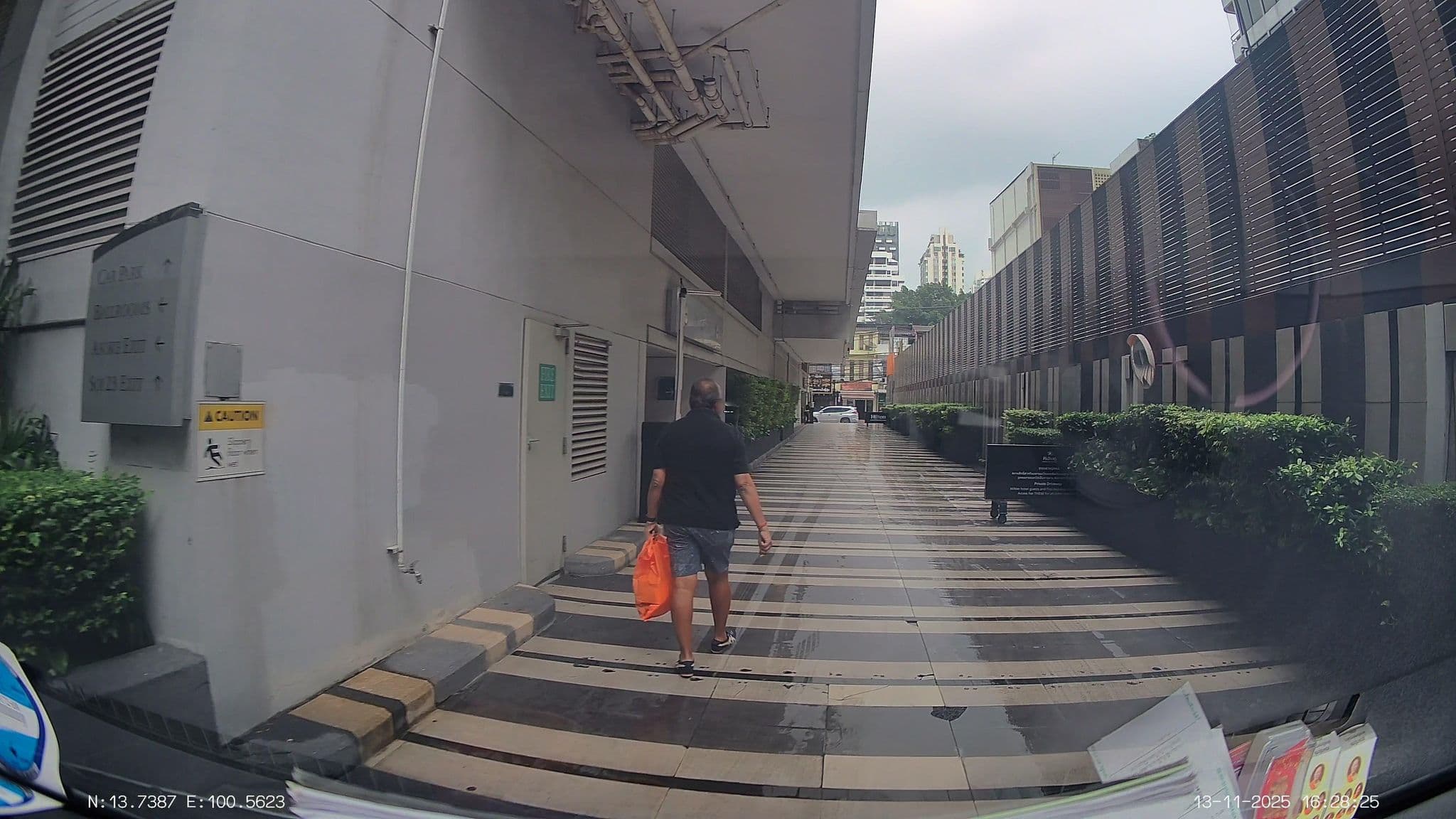 Street view near TAI-PAN Hotel, Makkasan