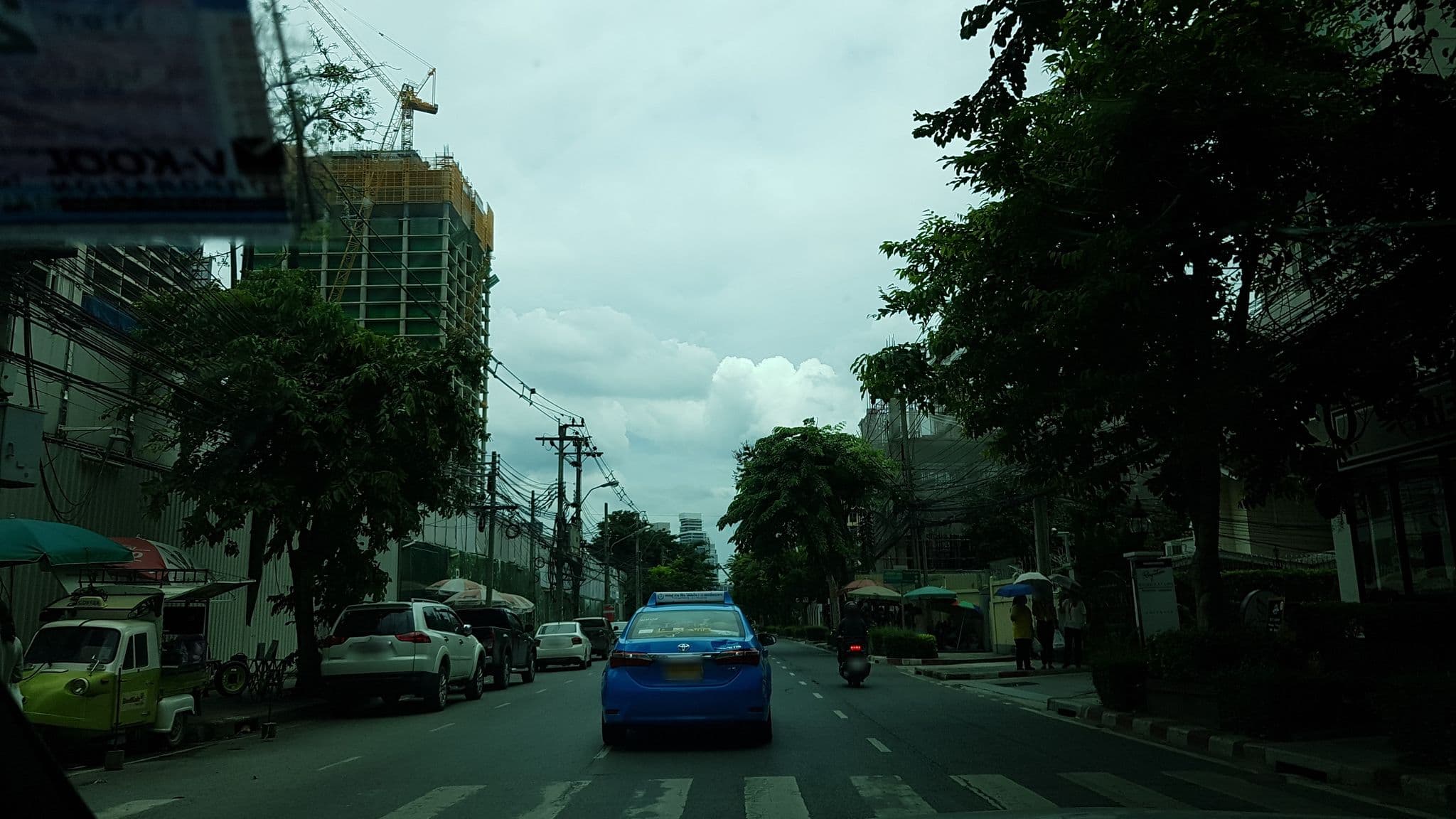 Street view near The Dutchess, Makkasan — © cchingch (CC BY-SA · Mapillary)