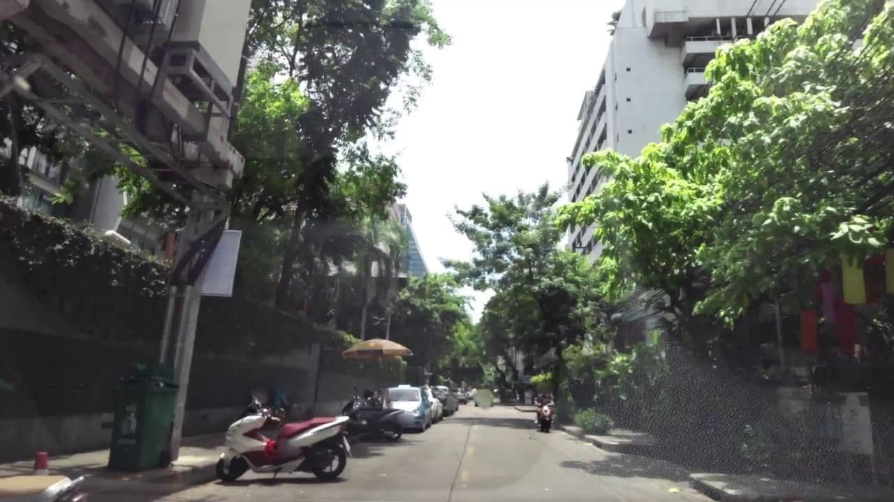 Street view near Windsor Suites Hotel, Watthana