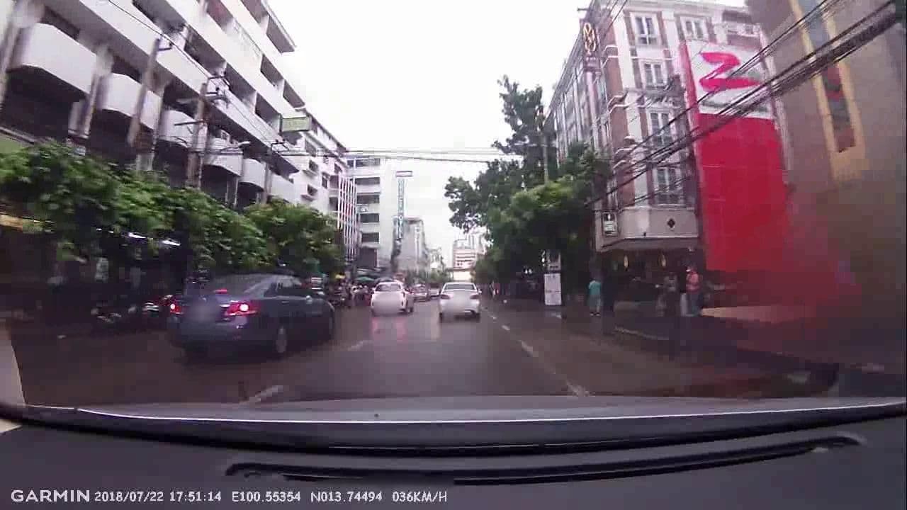 Street view near Zenith Sukhumvit Hotel, Makkasan