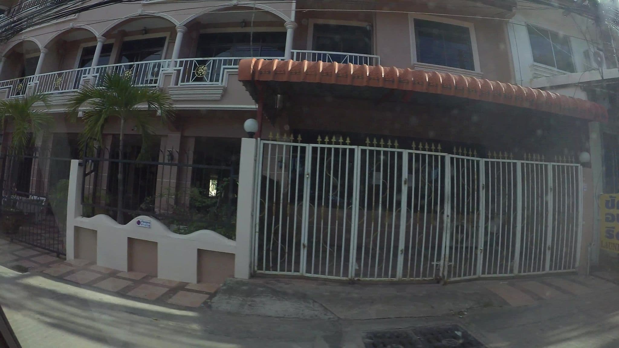 Street view near Sun and Beach, Pattaya — © taylorsmock (CC BY-SA · Mapillary)